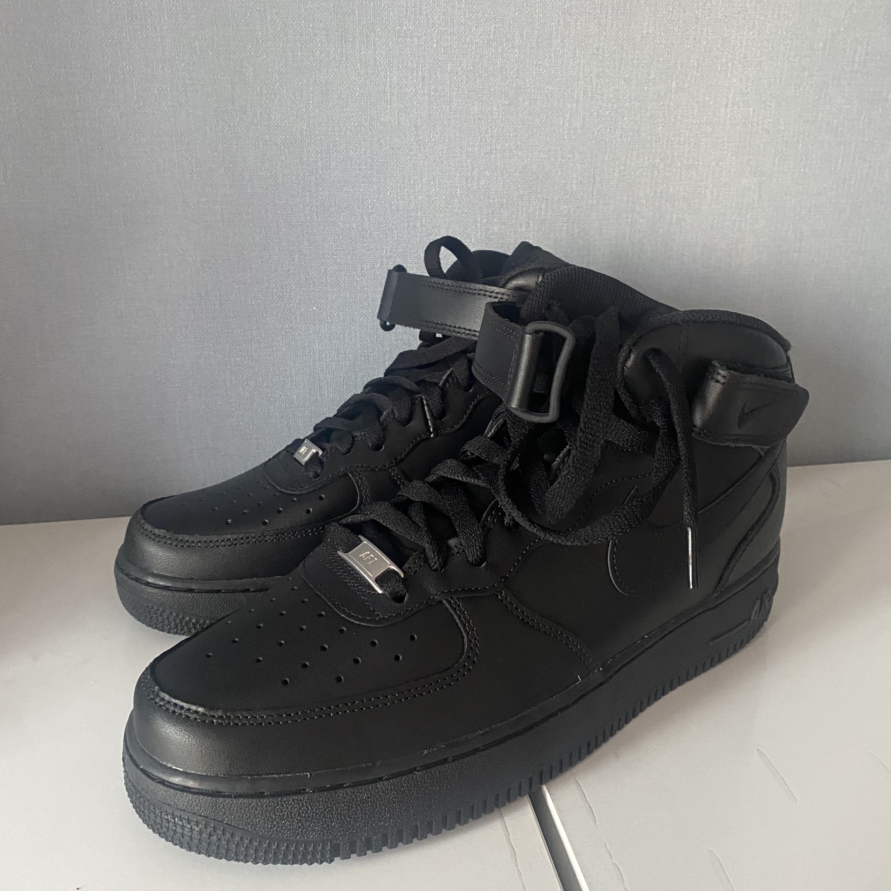 Nike Air Force 1 Mid '07 Black 착용 스타일 - 1