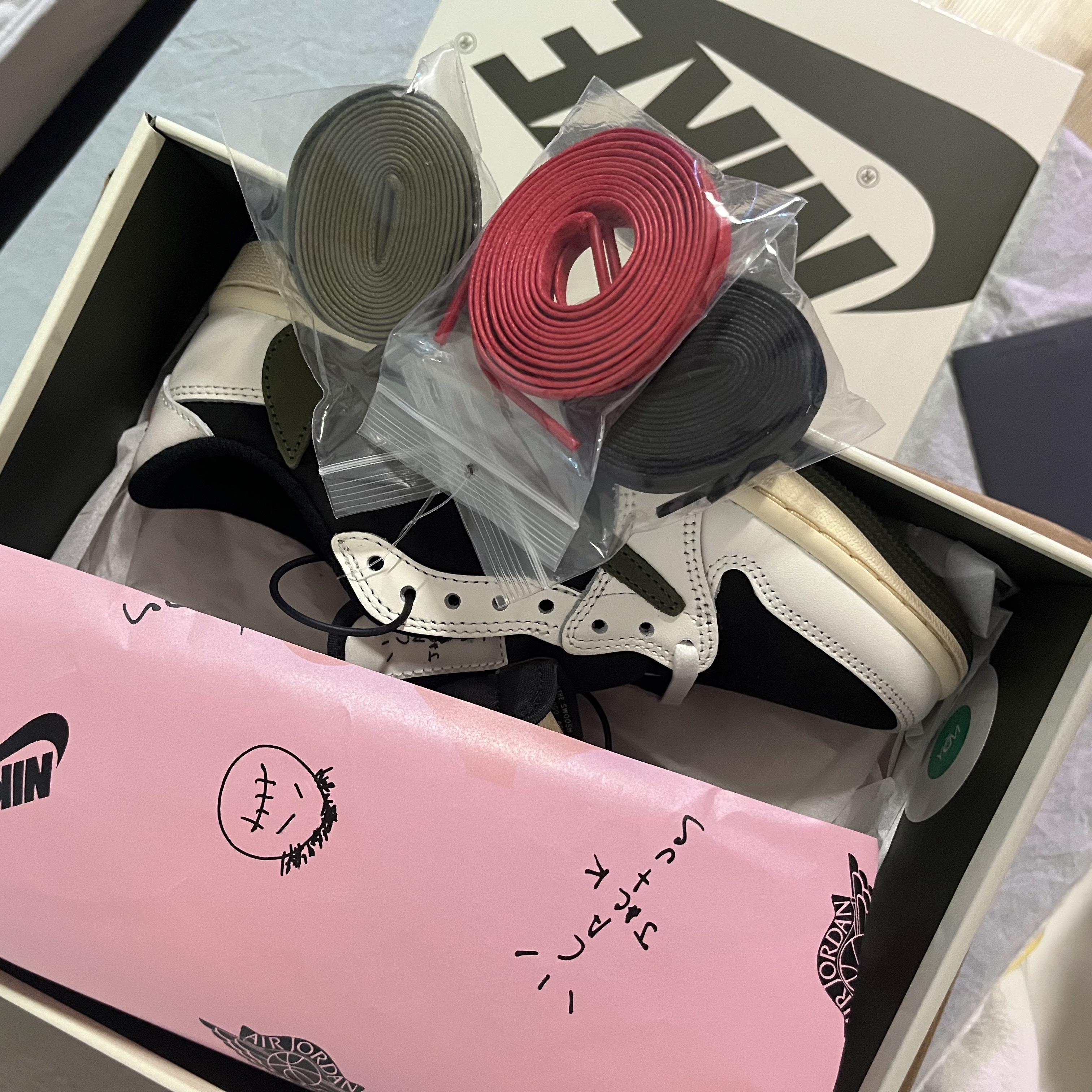 (W) Jordan 1 x Travis Scott Retro Low OG SP Medium Olive 착용 스타일 - 3