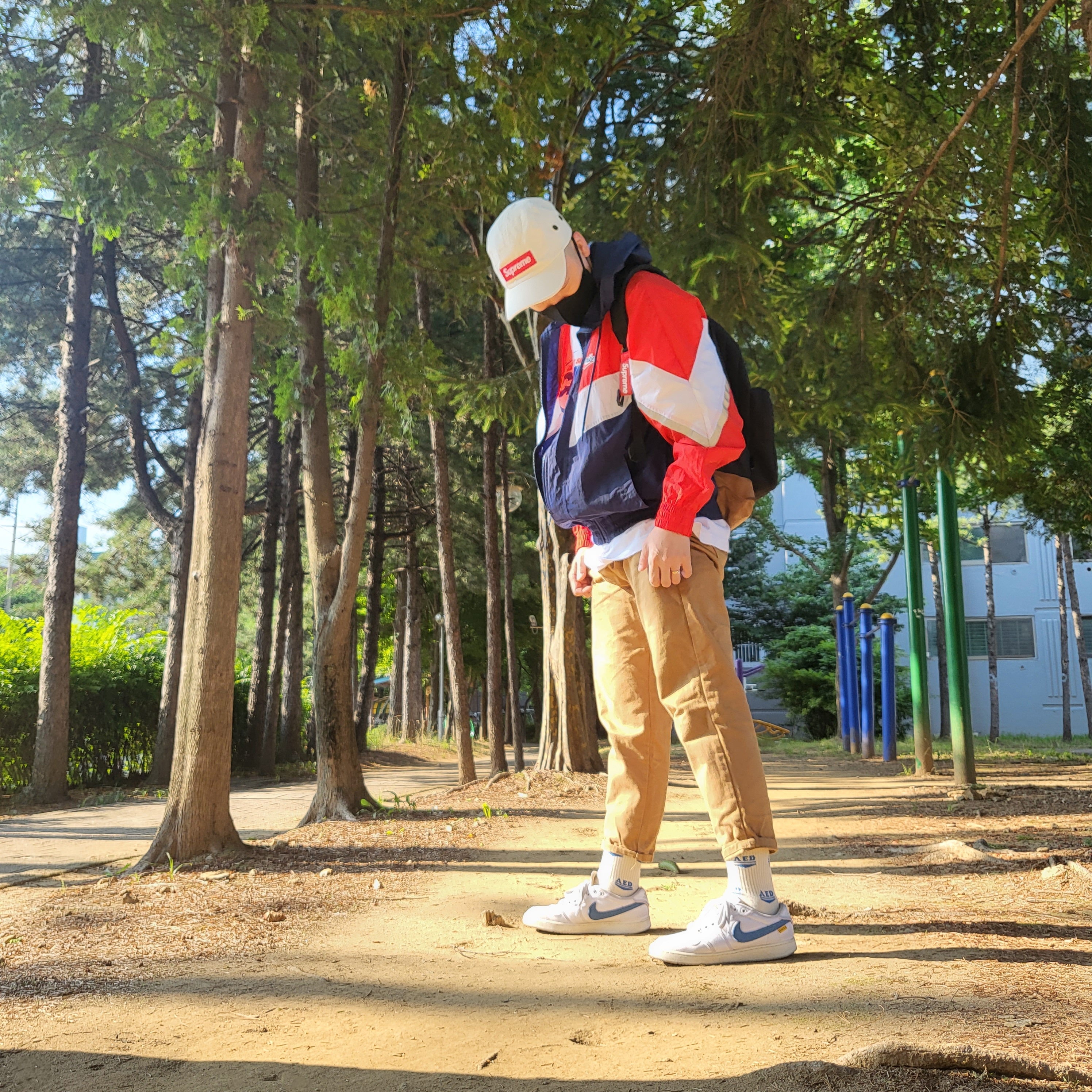 Supreme Military Camp Cap Stone - 22SS, Supreme Webbing Keychain Red - 23SS 착용 스타일 - 1