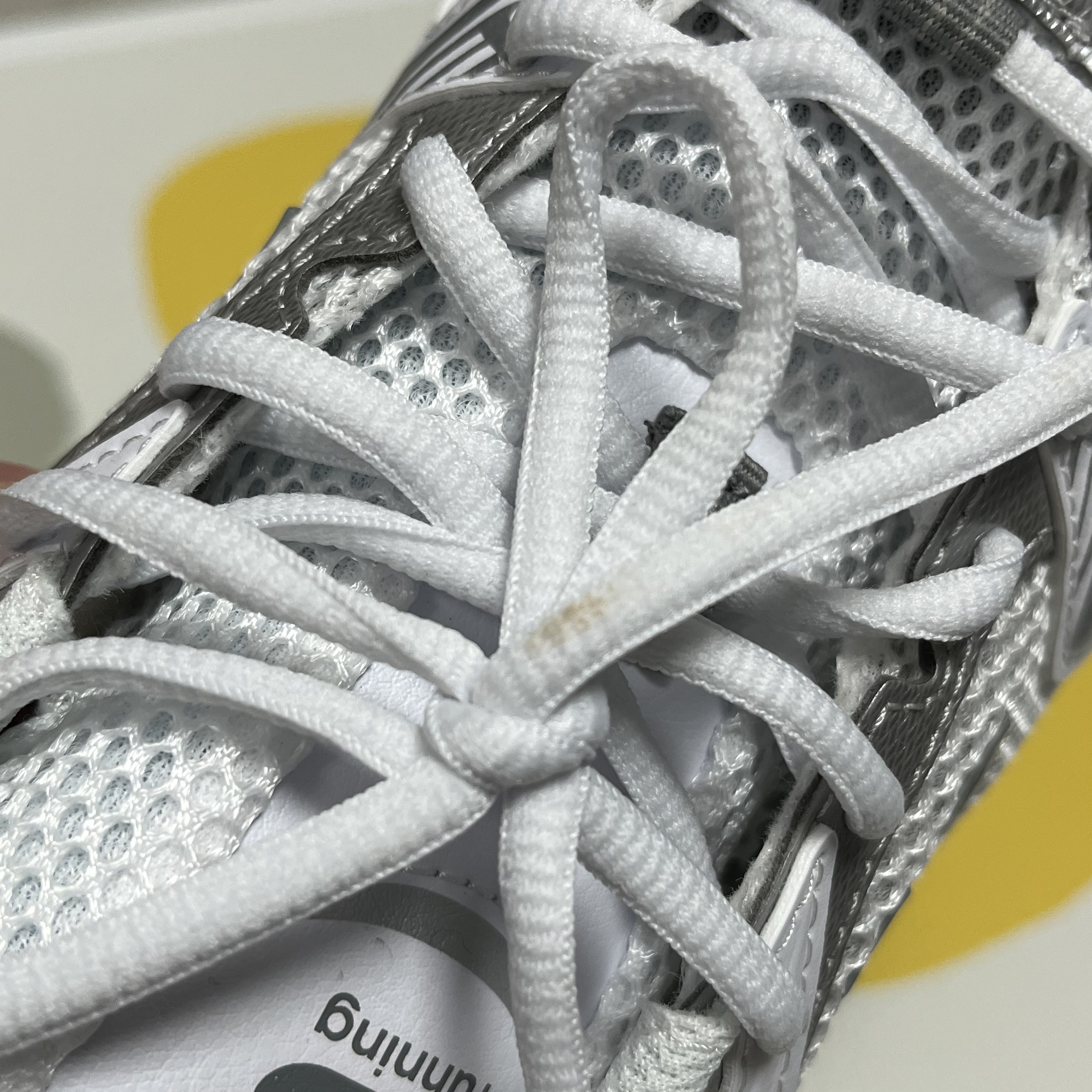 New Balance 530 White Silver 착용 스타일 - 3