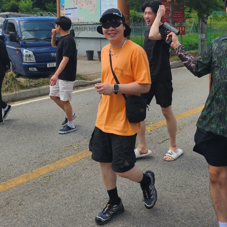 Palace Font Zip Shell Neck Saver 6-Panel Black - 23SS, Stussy x Our Legacy Work Shop Dot Pigment Dyed T-Shirt Apricot 착용 스타일