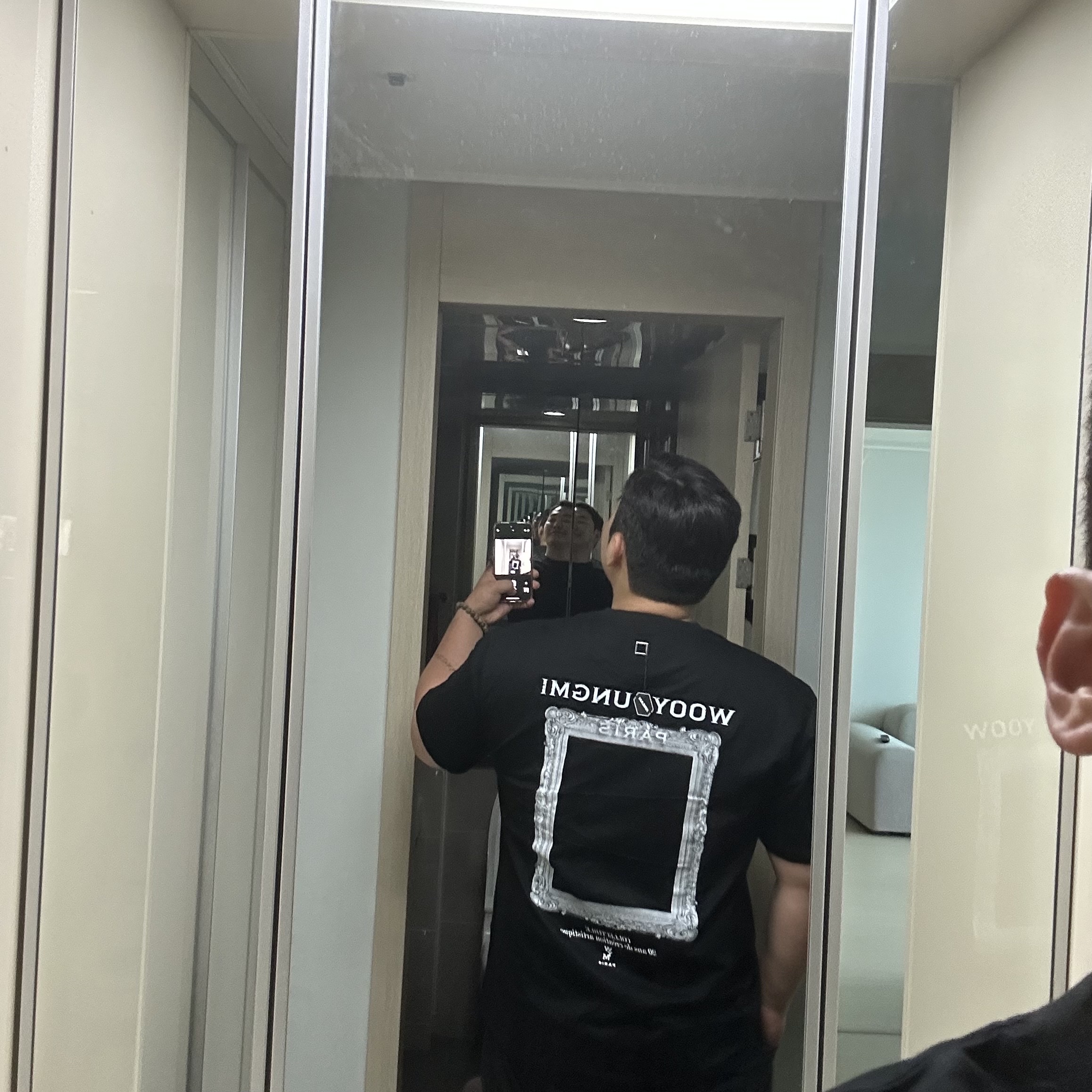 Wooyoungmi Frame Back Logo T-Shirt Black - 23SS 착용 스타일