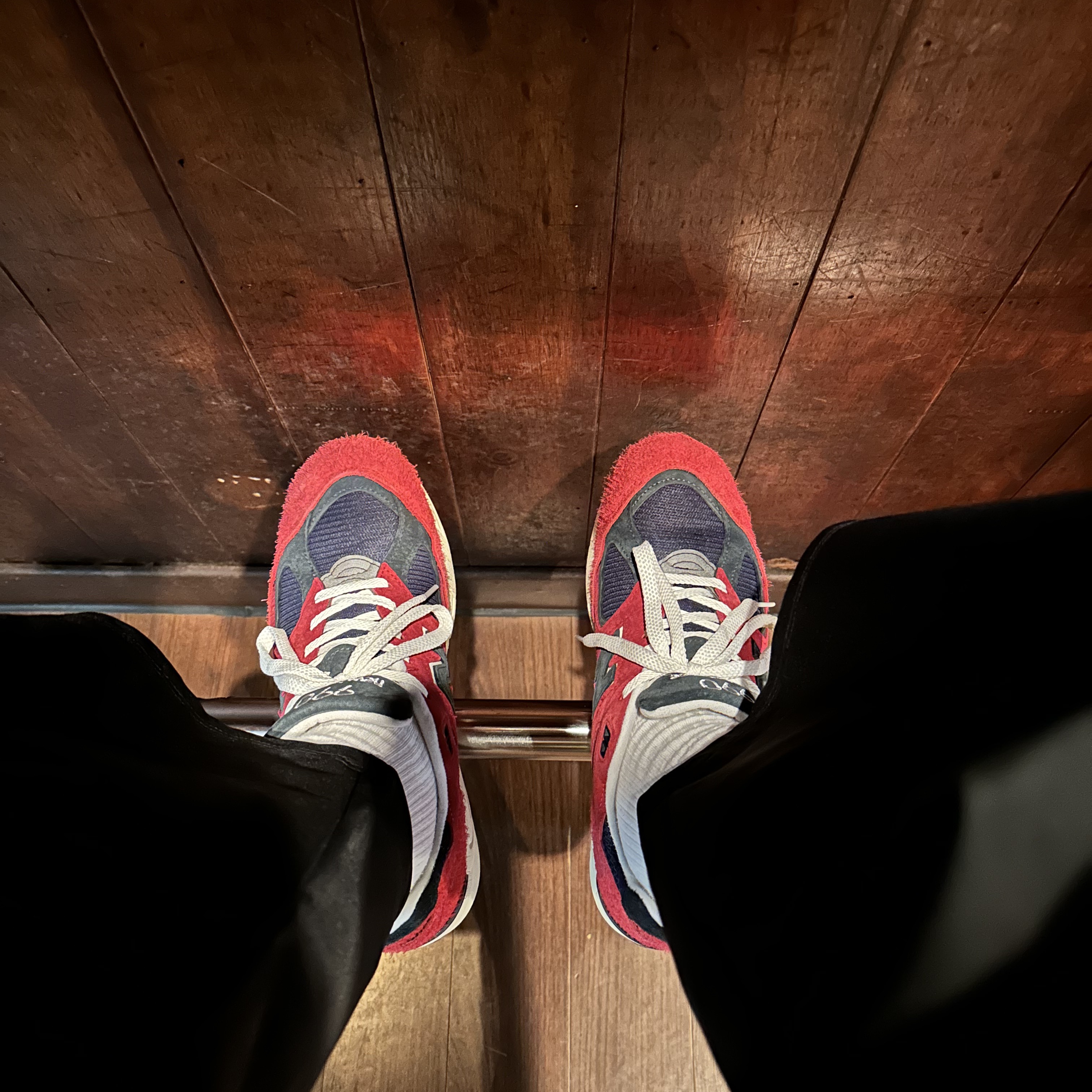 New Balance 990v2 Made in USA Chrysanthemum Navy 착용 스타일