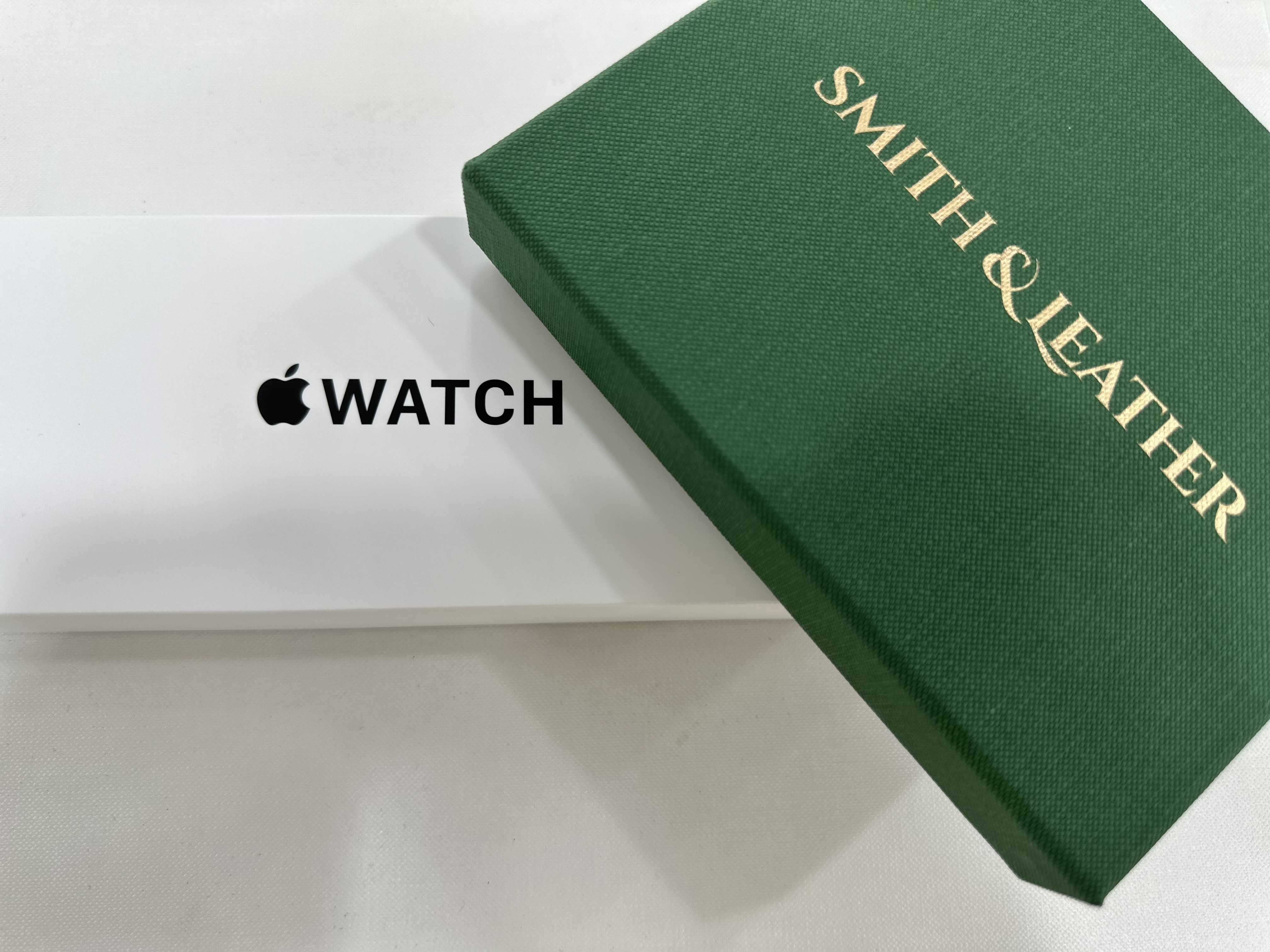 Apple Watch SE 40mm GPS Silver Aluminum Case with Sport Band White (Korean Ver.) 착용 스타일 - 2