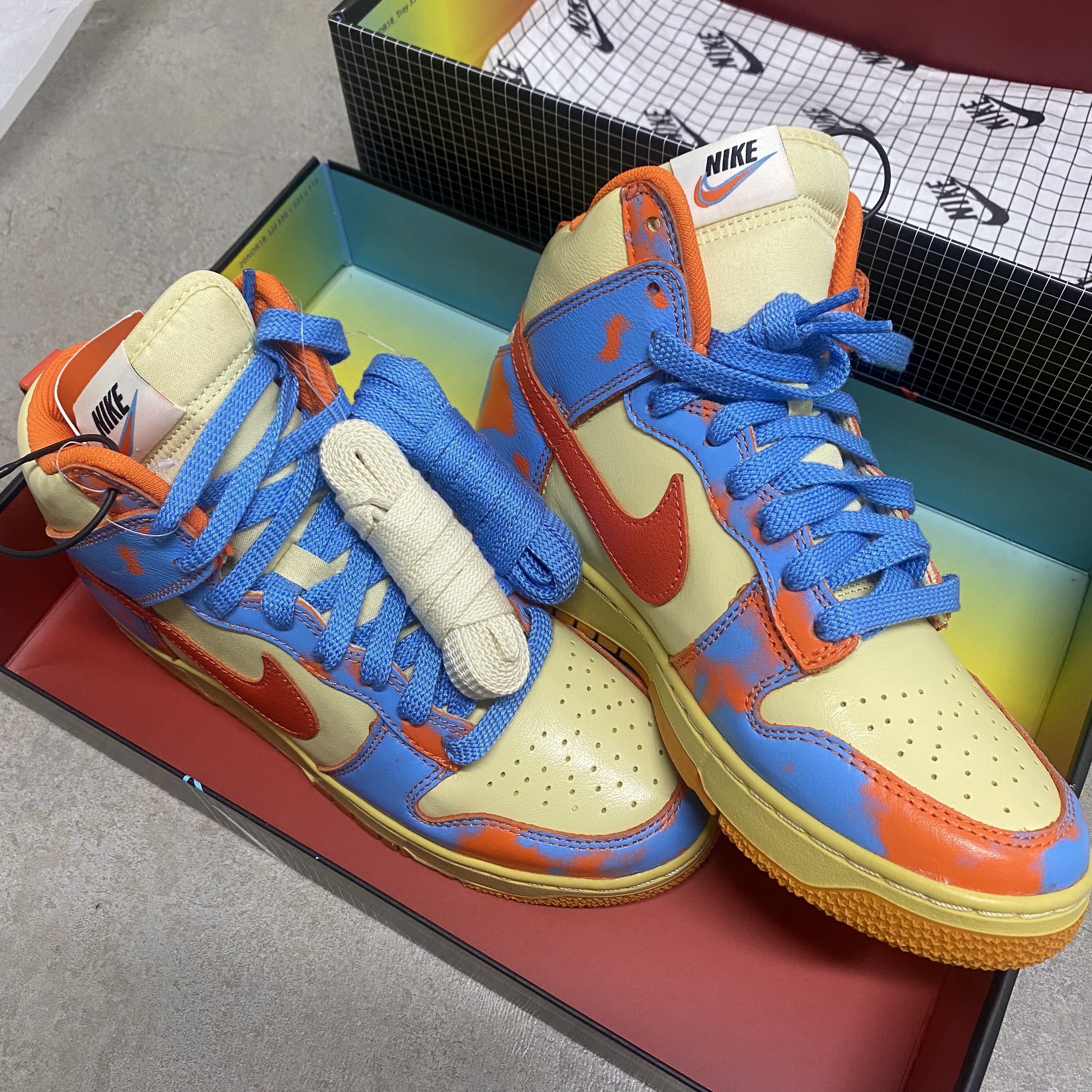 Nike Dunk High 1985 SP Orange Acid Wash 착용 스타일 - 2