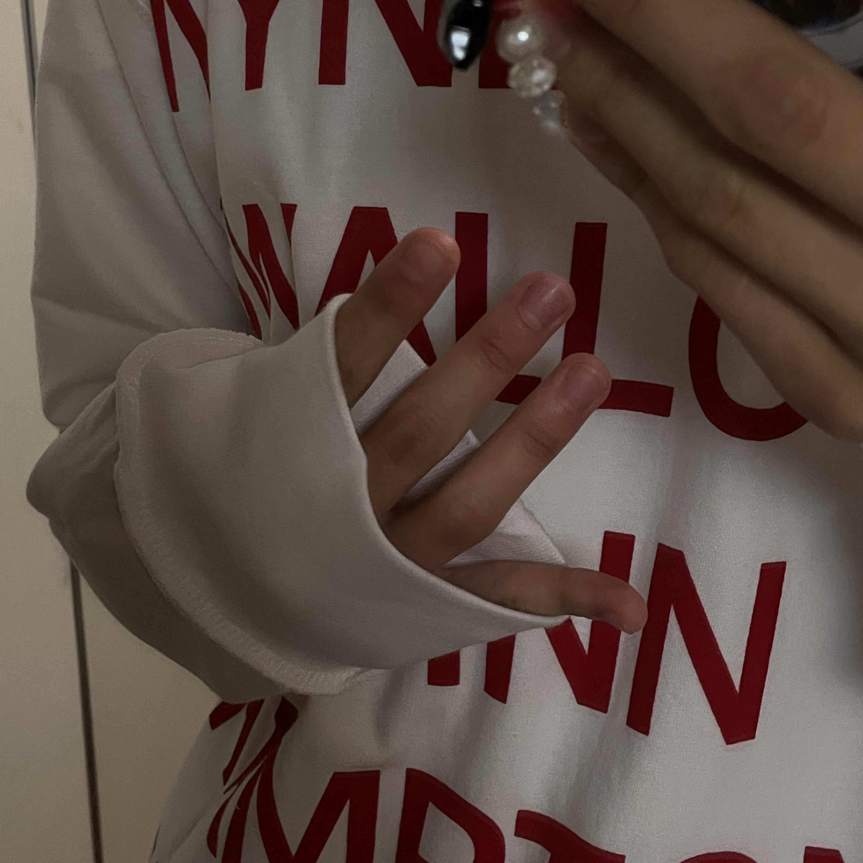 [KREAM 단독] Safarispot Highway Inn LS T-Shirt White Red 착용 스타일 - 2
