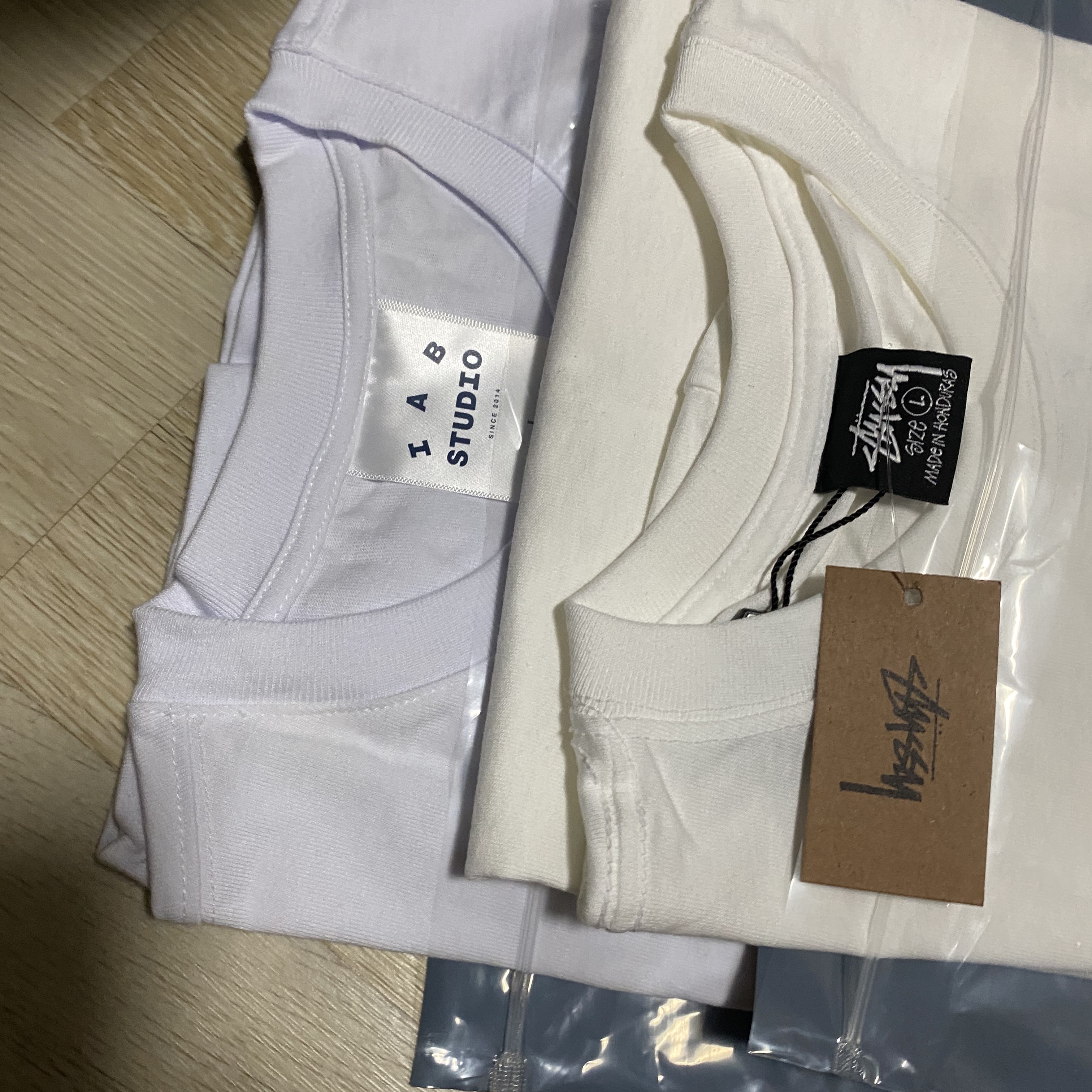 IAB Studio T-Shirt White Navy - 22FW 착용 스타일