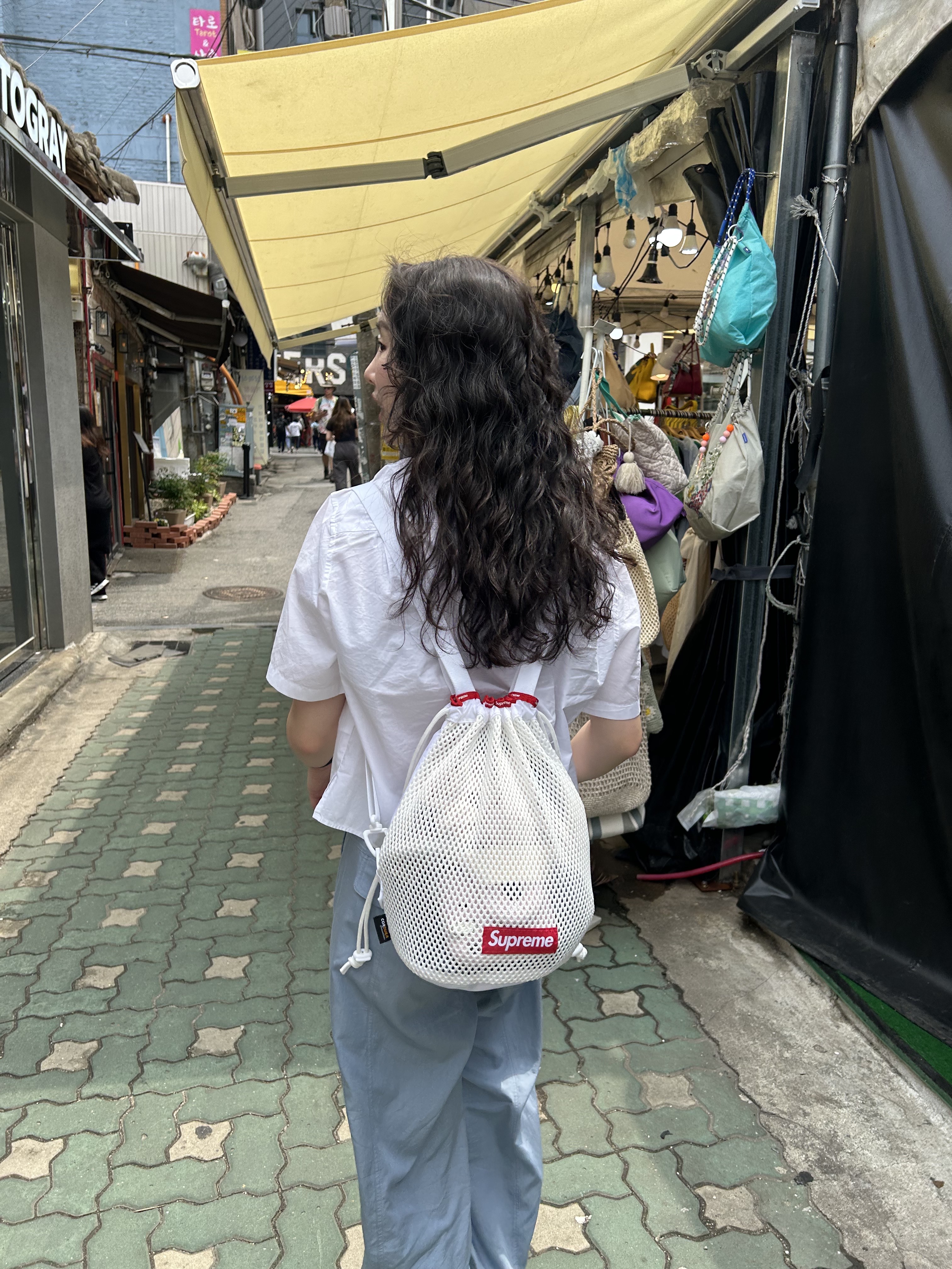 Supreme Mesh Small Backpack White - 23SS 착용 스타일 - 2