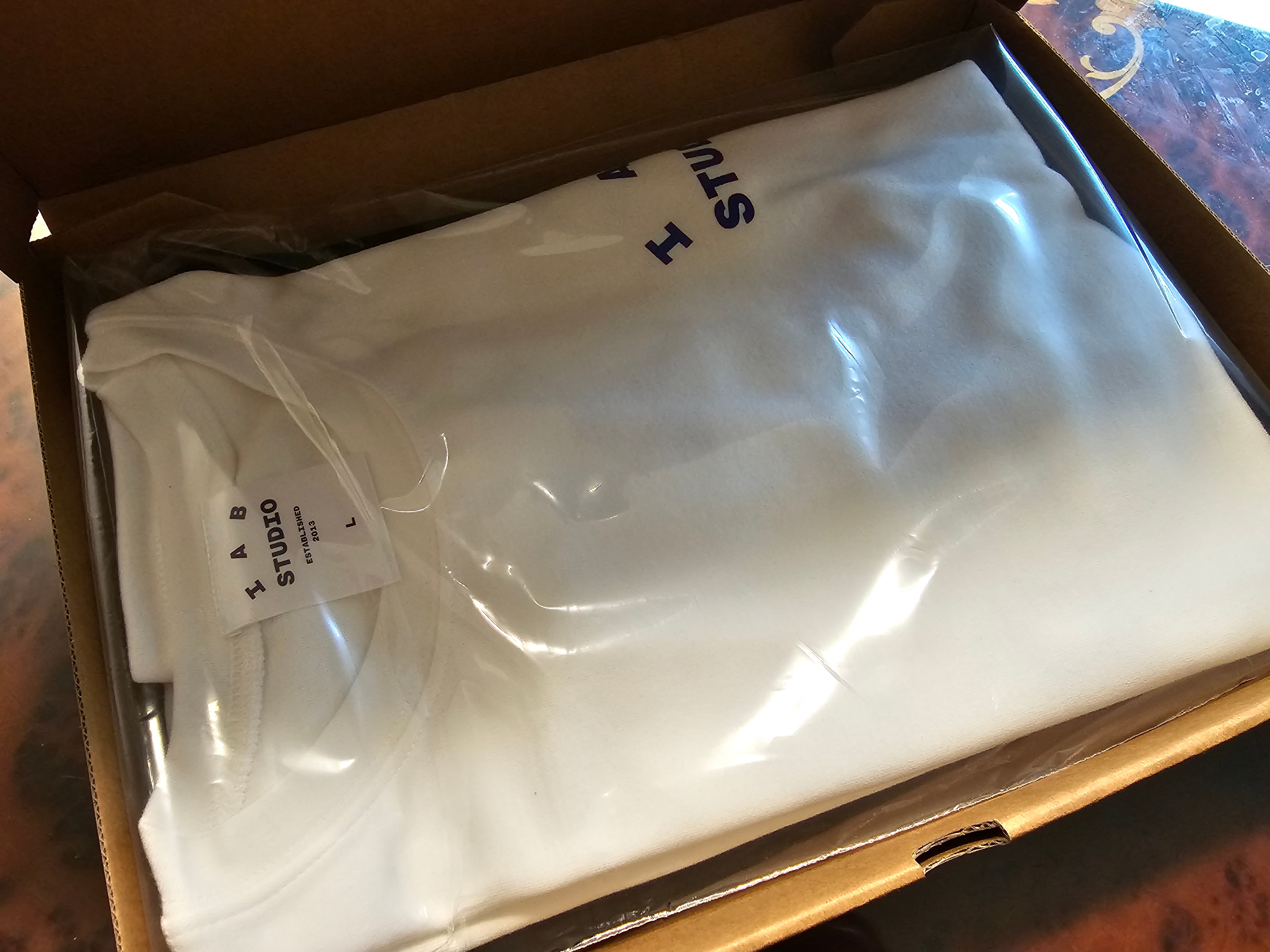 IAB Studio 10th Anniversary T-Shirts Pack White & Black (2 Pack) 착용 스타일 - 2
