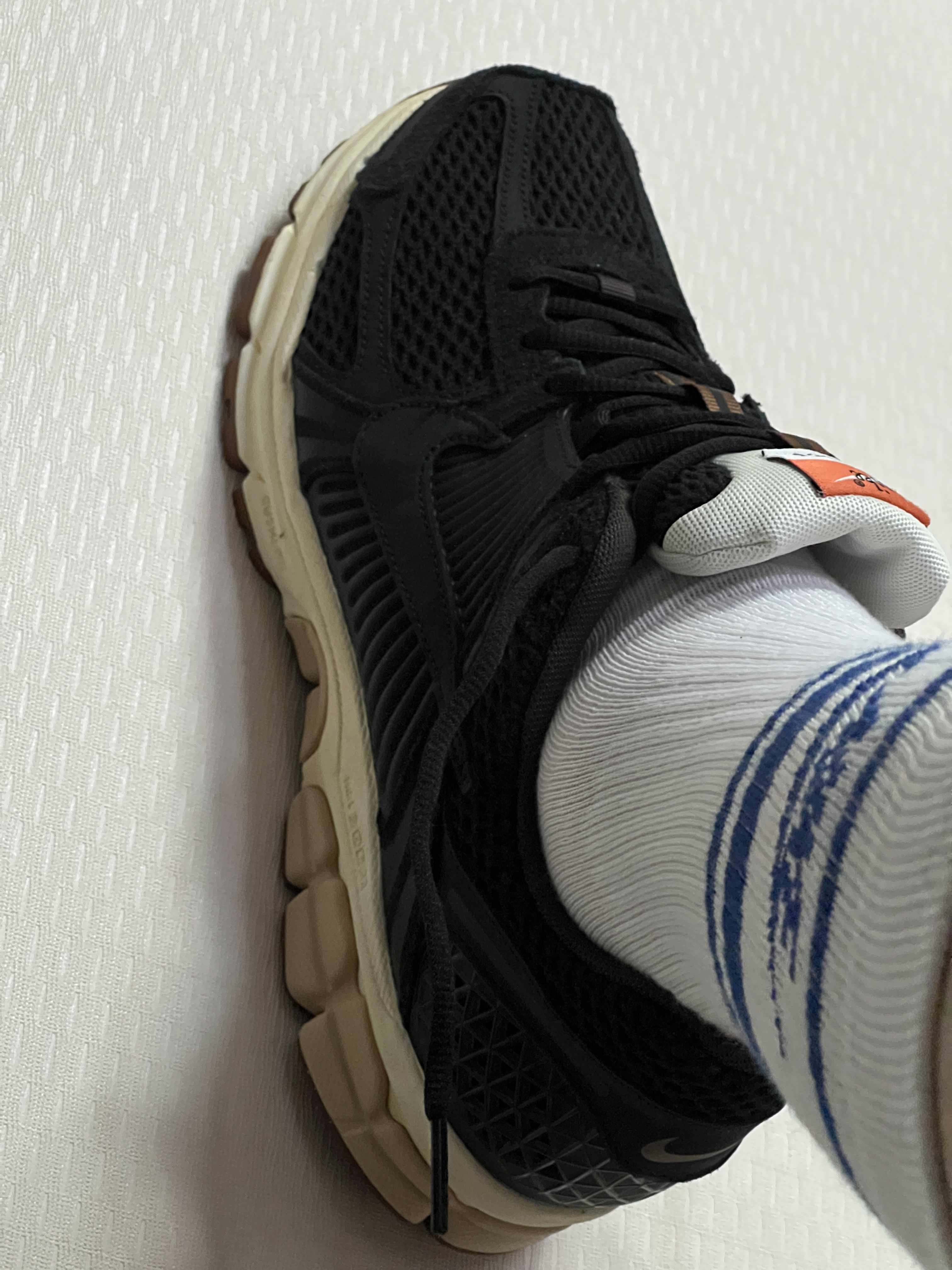 (W) Nike Zoom Vomero 5 Black 착용 스타일