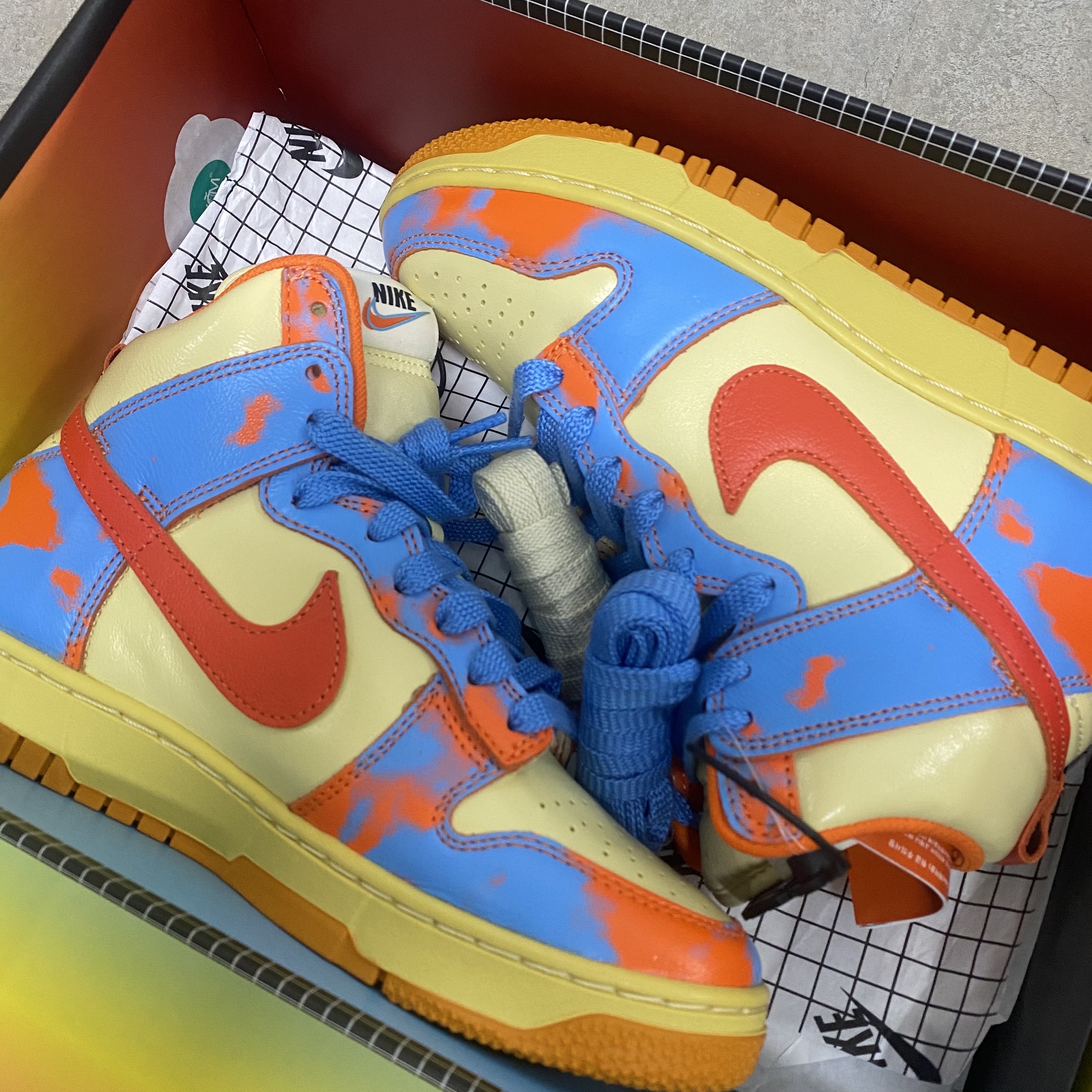 Nike Dunk High 1985 SP Orange Acid Wash 착용 스타일 - 1