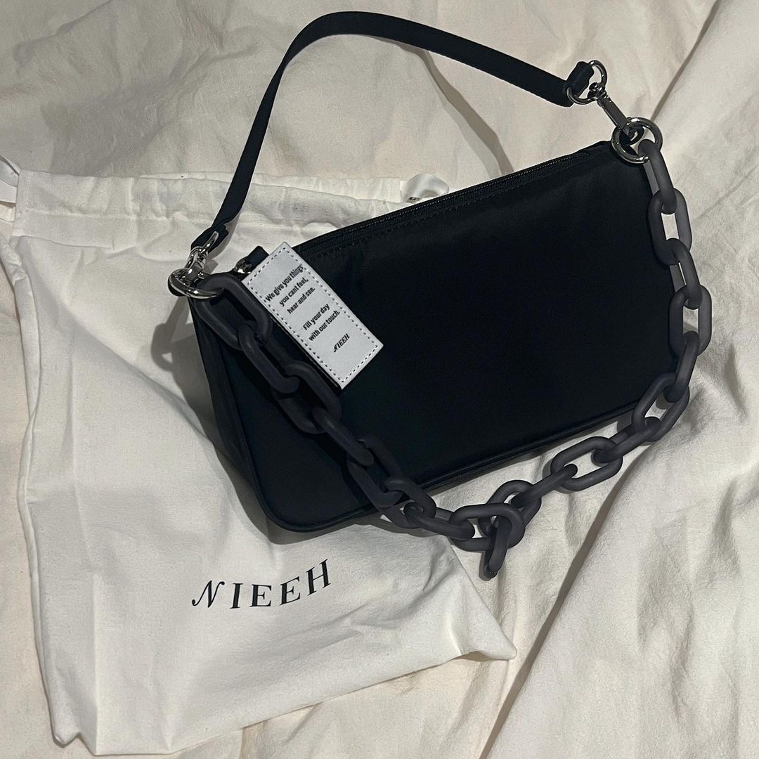 Nieeh Women Envelope Bag Black 착용 스타일