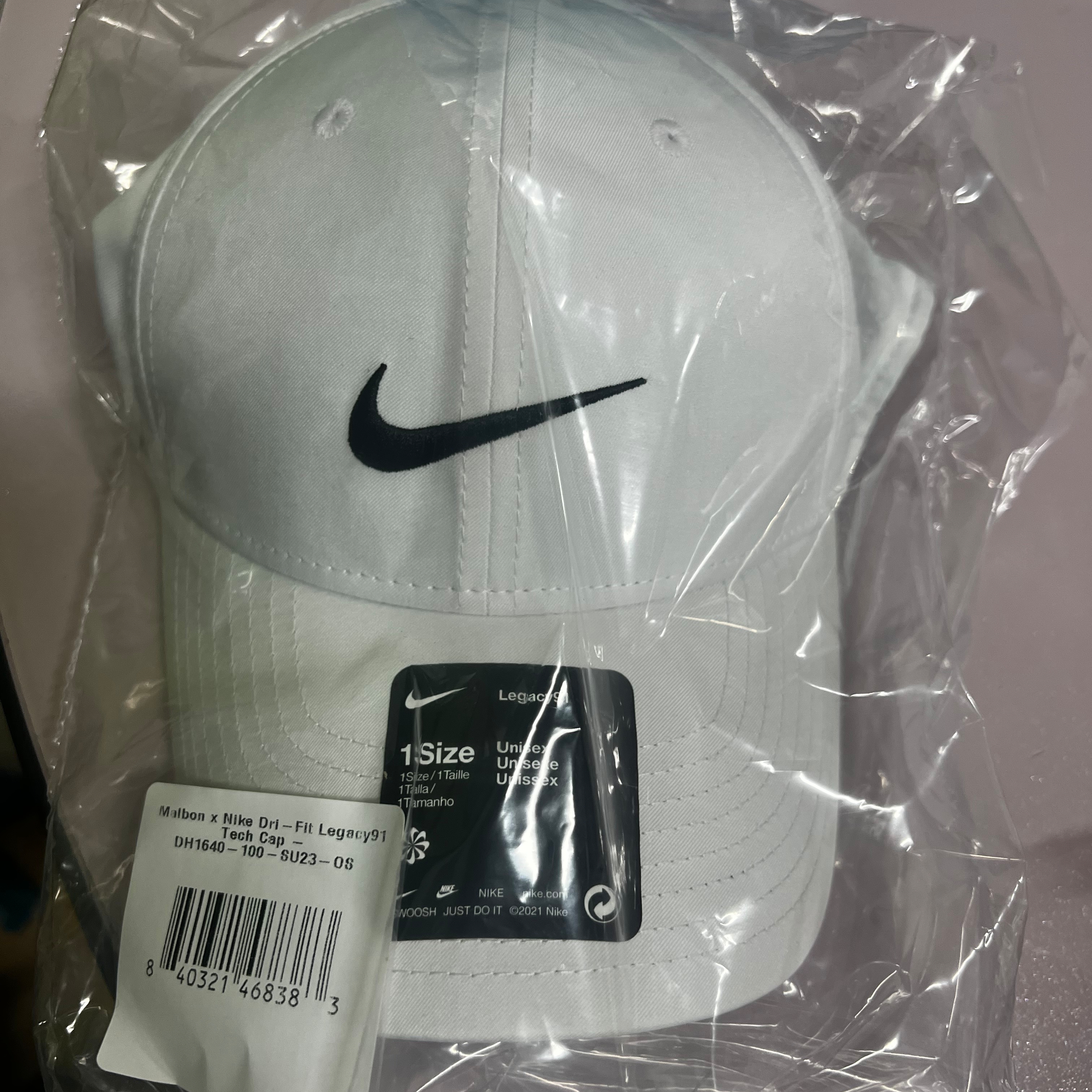 Malbon Golf x Nike Dri-Fit Legacy 91 Tech Cap White 착용 스타일