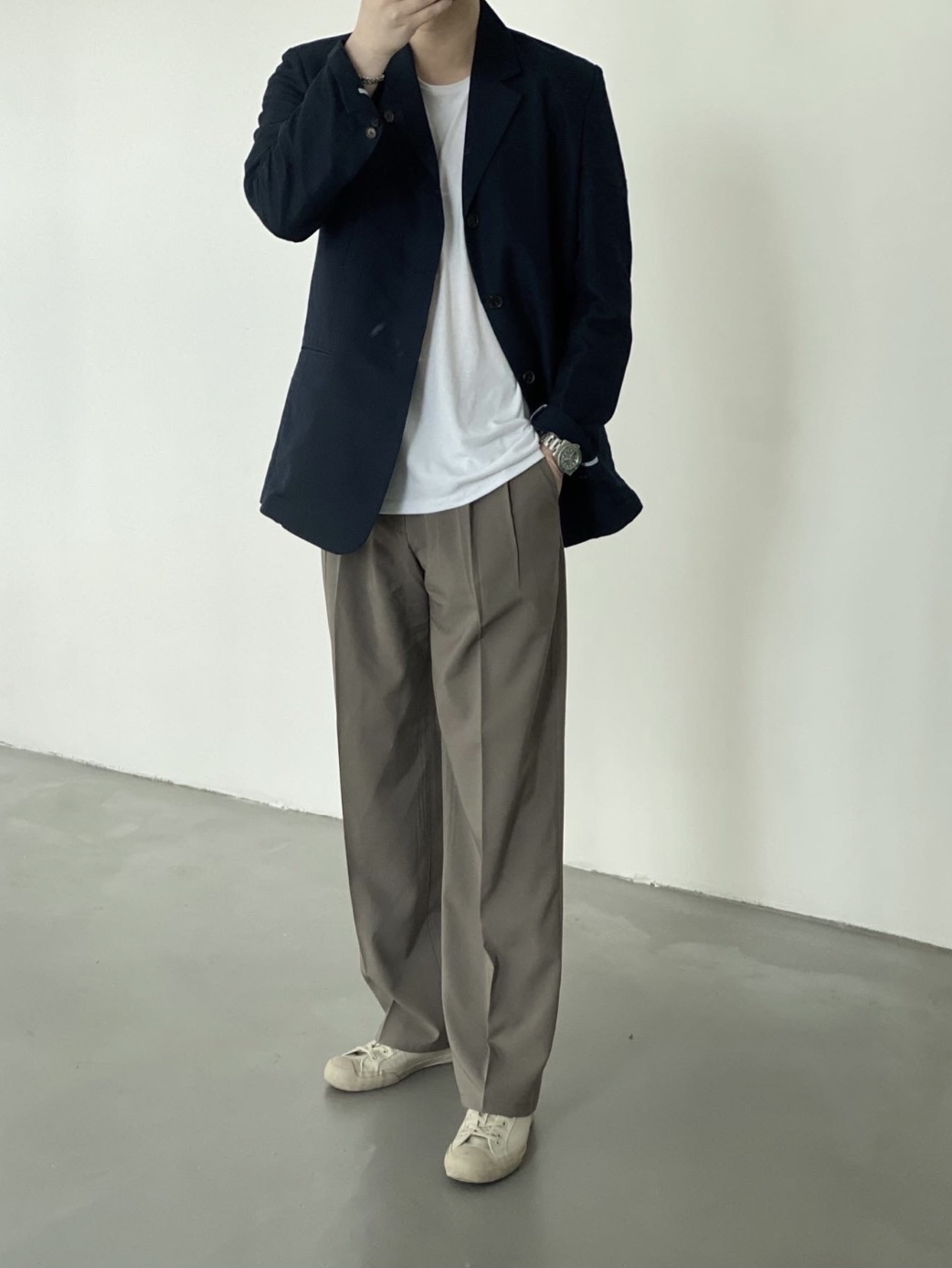 Moonstar x Studio Nicholson Merino Sneakers Dove, Rolex Submariner Date 40mm 116610LV Green Oyster 착용 스타일