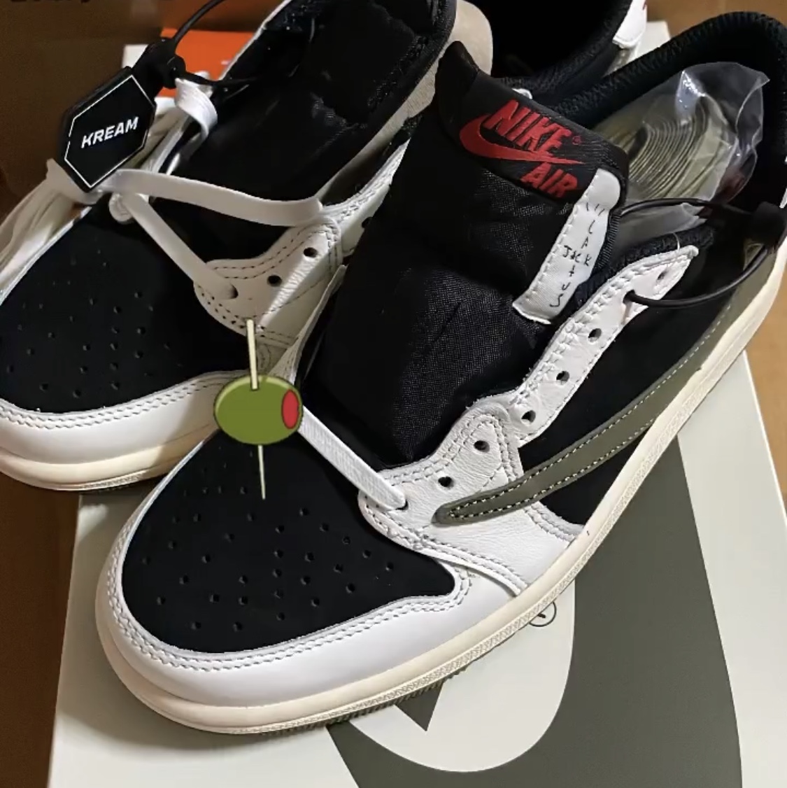 (W) Jordan 1 x Travis Scott Retro Low OG SP Medium Olive 착용 스타일