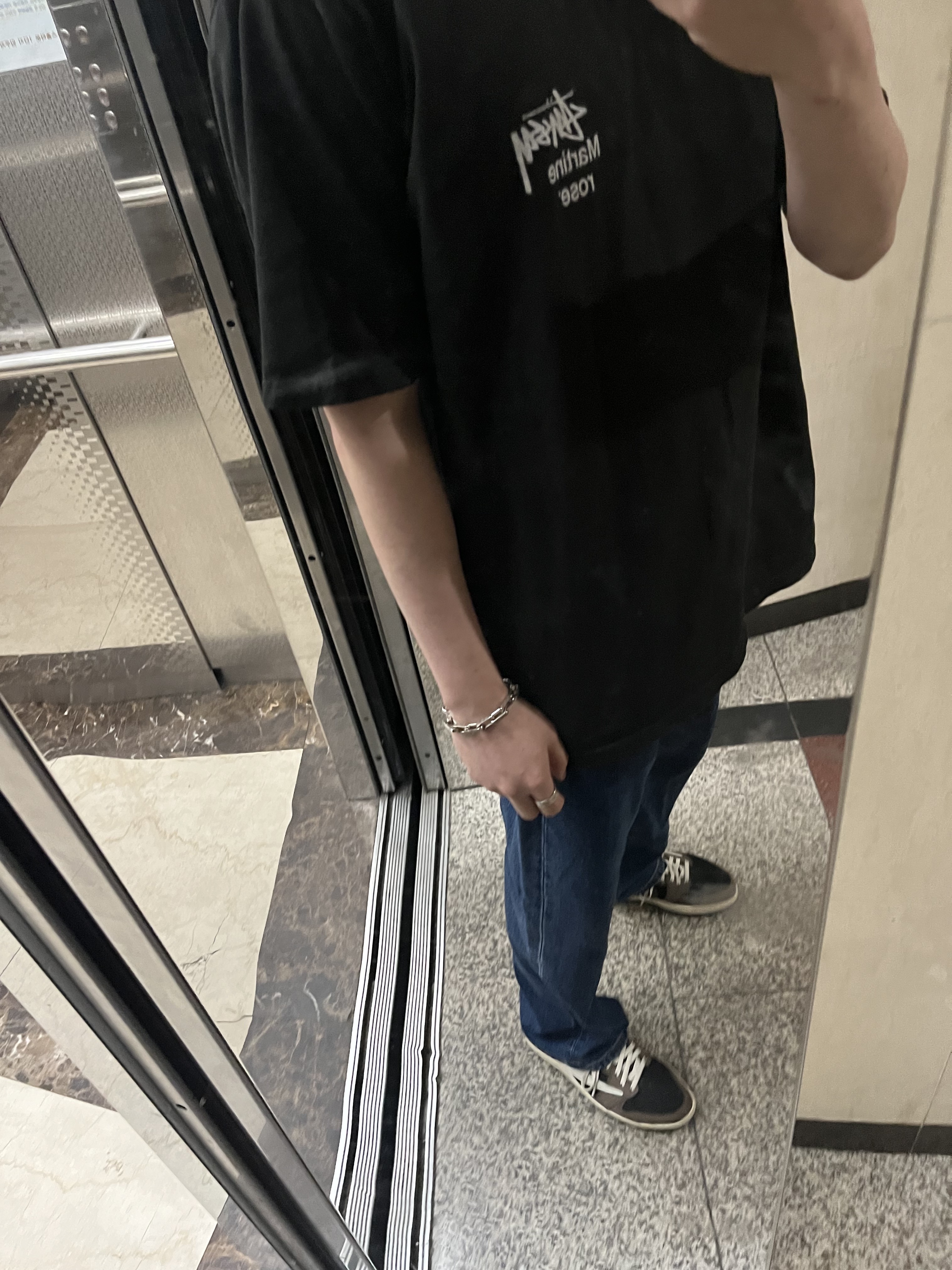 Stussy x Martine Rose Collage Pigment Dyed T-Shirt Black, Jordan 1 x Travis Scott Retro Low OG SP Mocha 착용 스타일