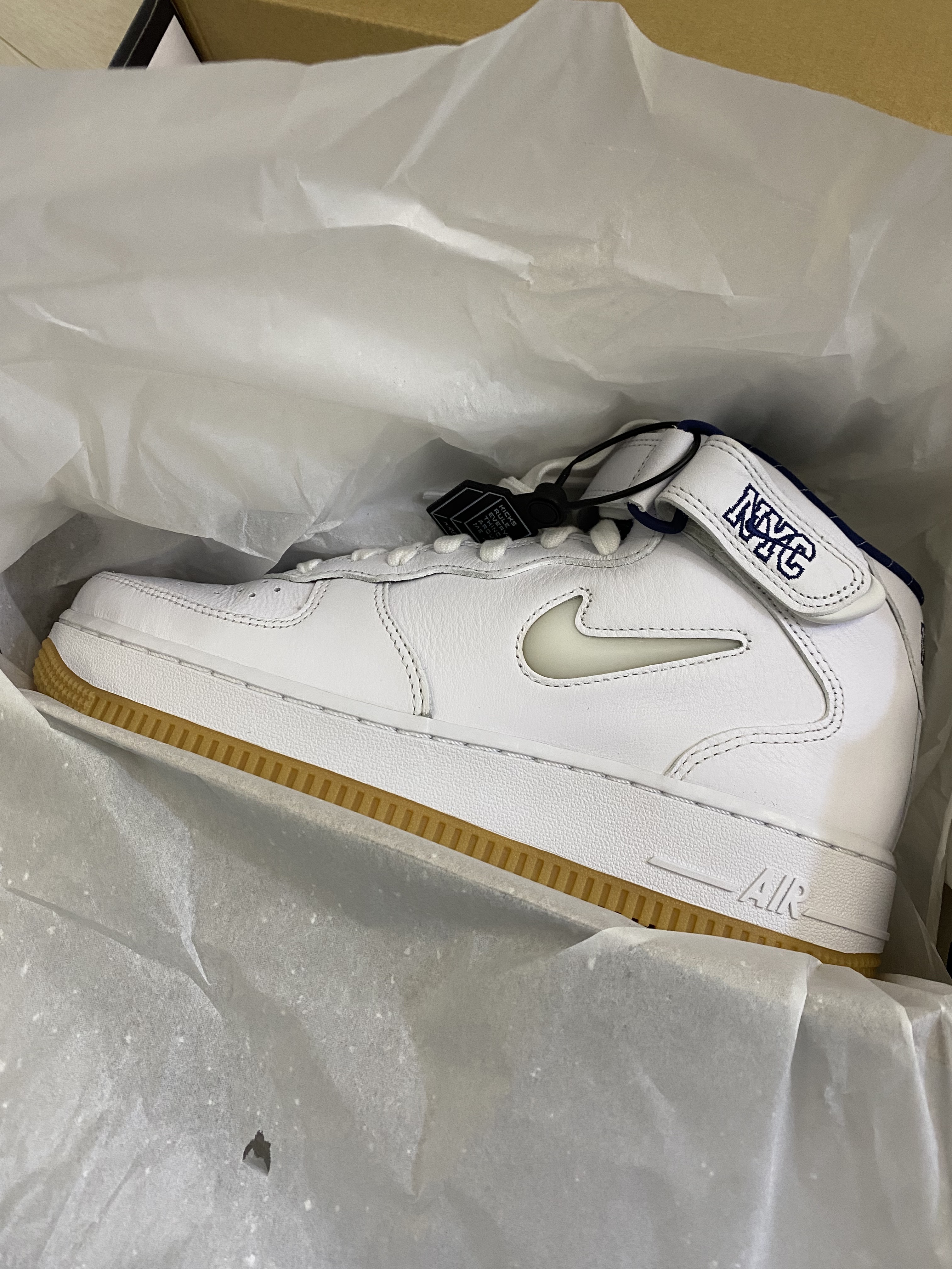 Nike Air Force 1 Mid QS NYC White Midnight Navy 착용 스타일 - 1