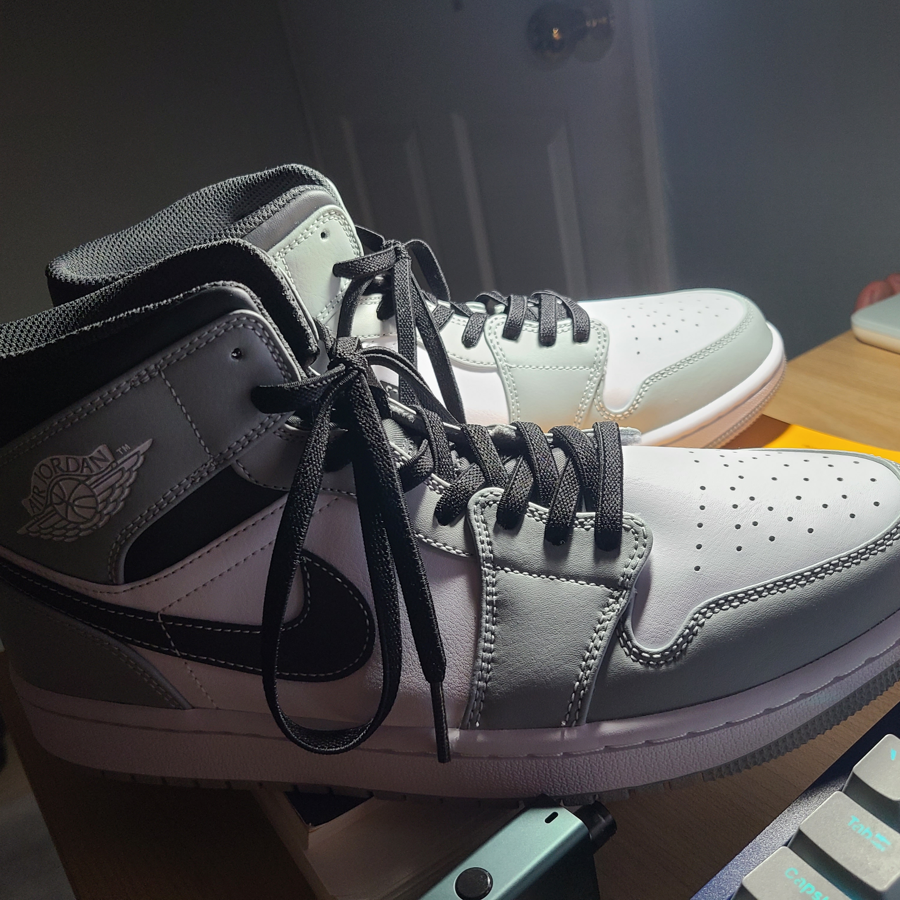 Jordan 1 Mid Light Smoke Grey Anthracite 착용 스타일