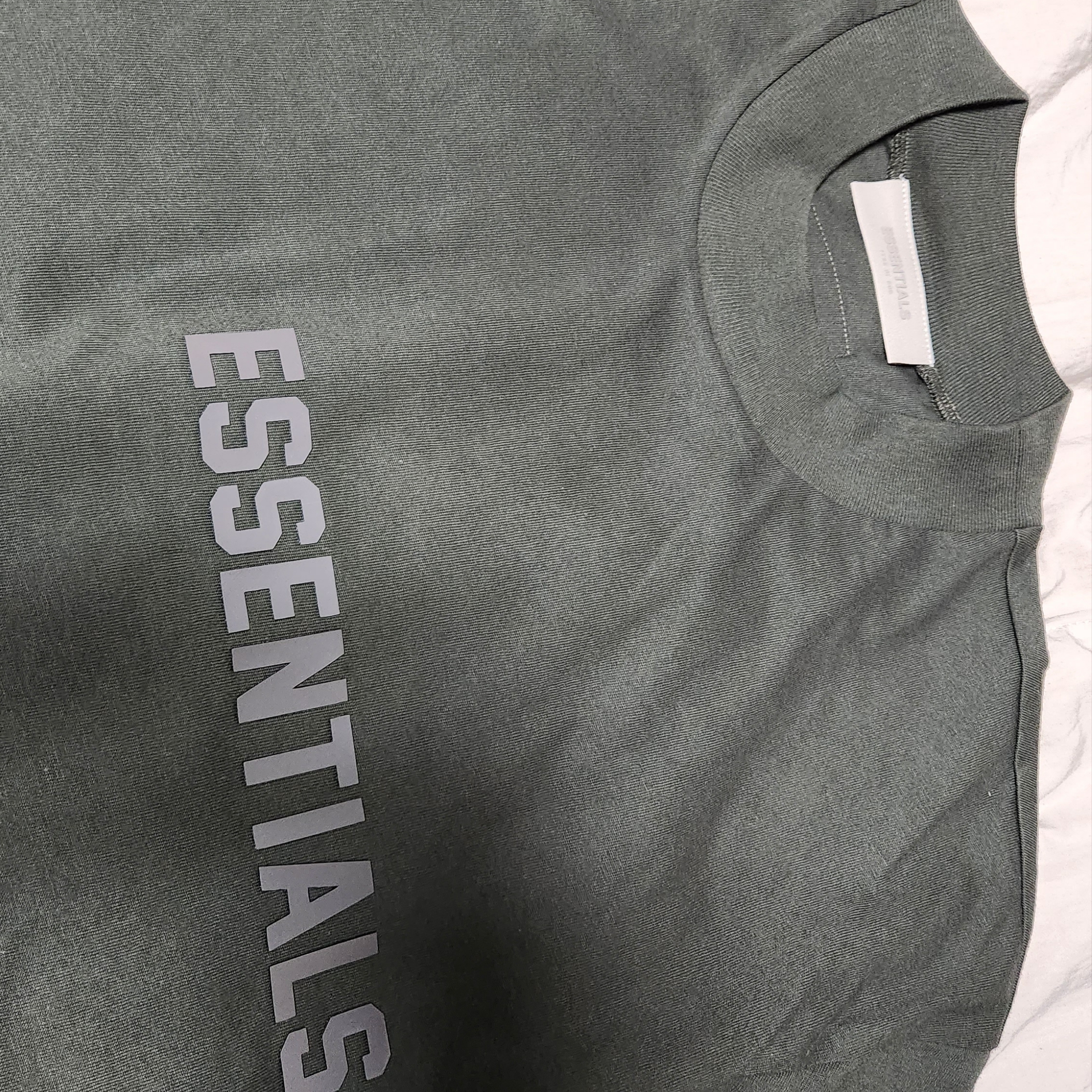 Essentials SS T-Shirt Off Black - 23SS 착용 스타일