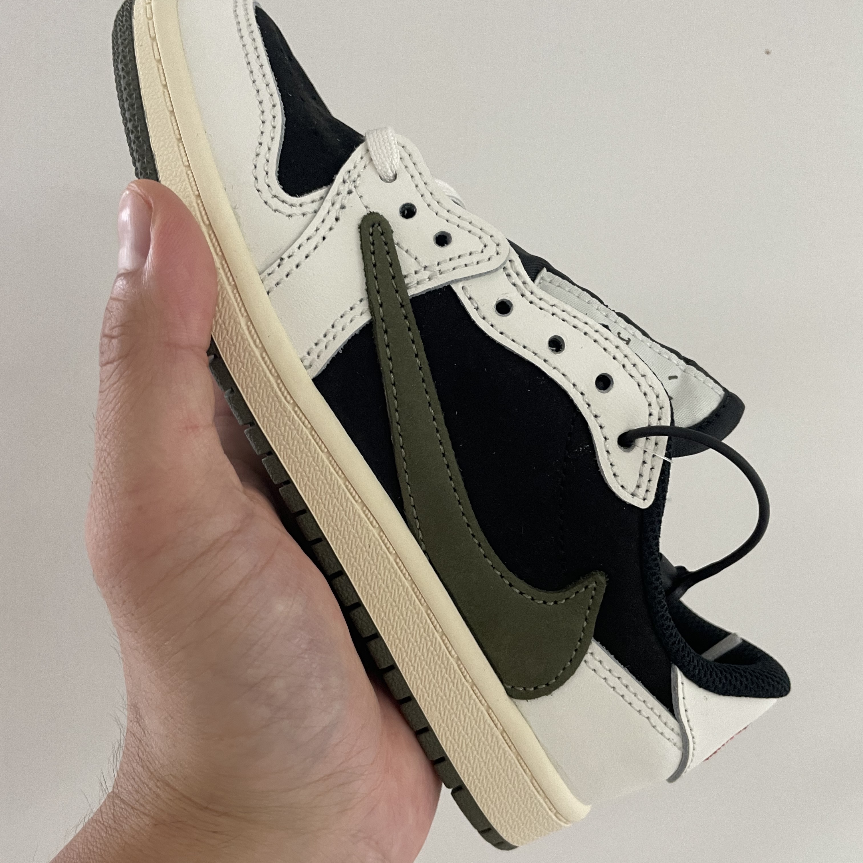 (PS) Jordan 1 x Travis Scott Retro Low OG SP Medium Olive 착용 스타일