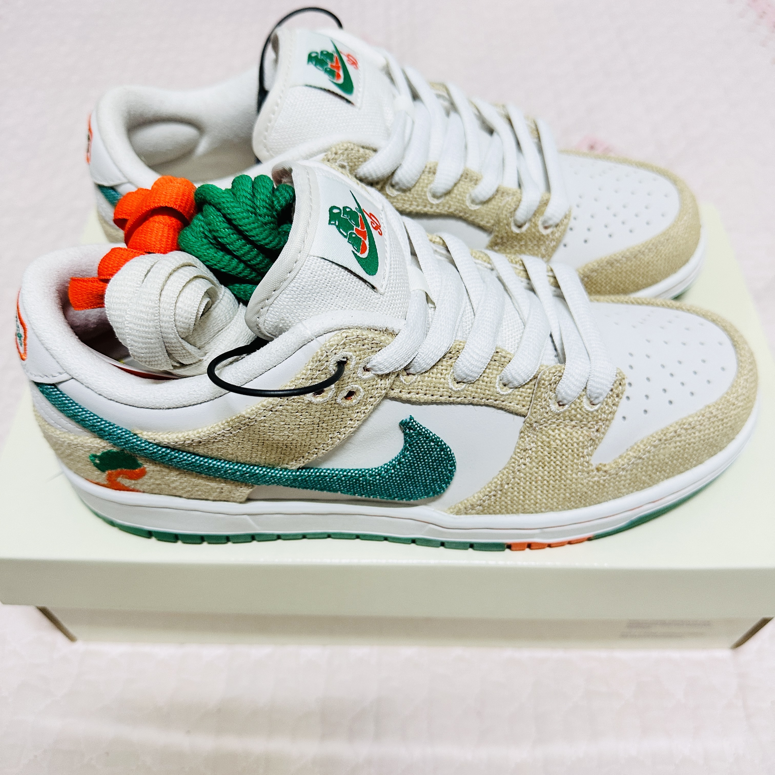 Nike x Jarritos SB Dunk Low Phantom and Malachite 착용 스타일 - 2