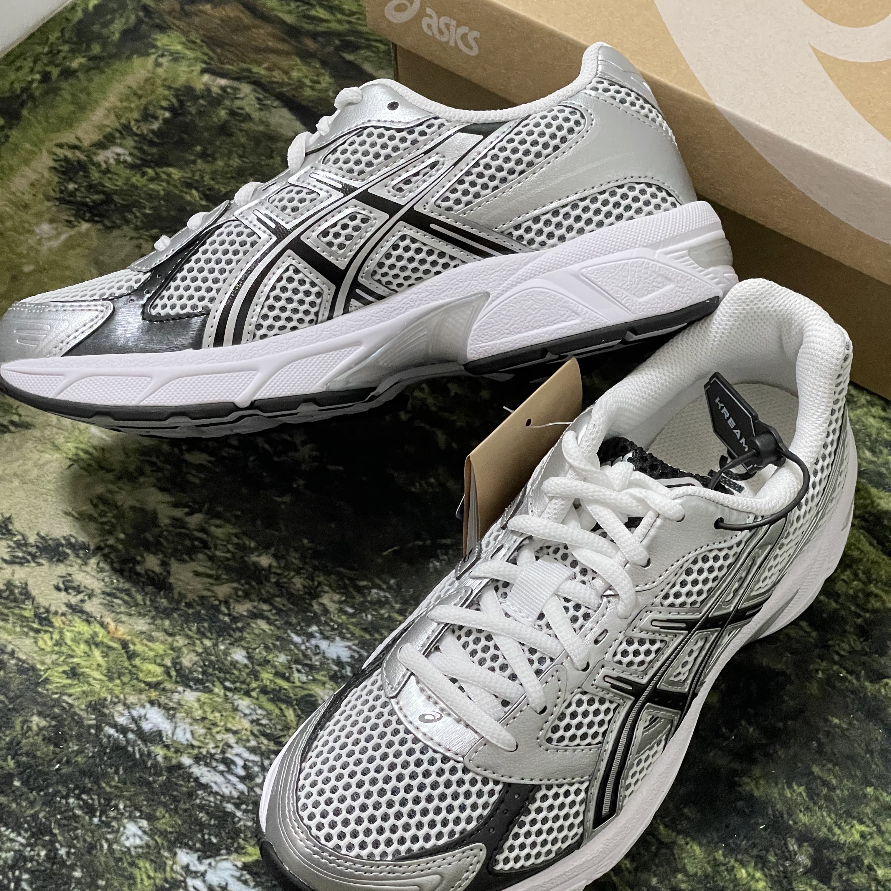 Asics Gel-1130 White Black 착용 스타일 - 1