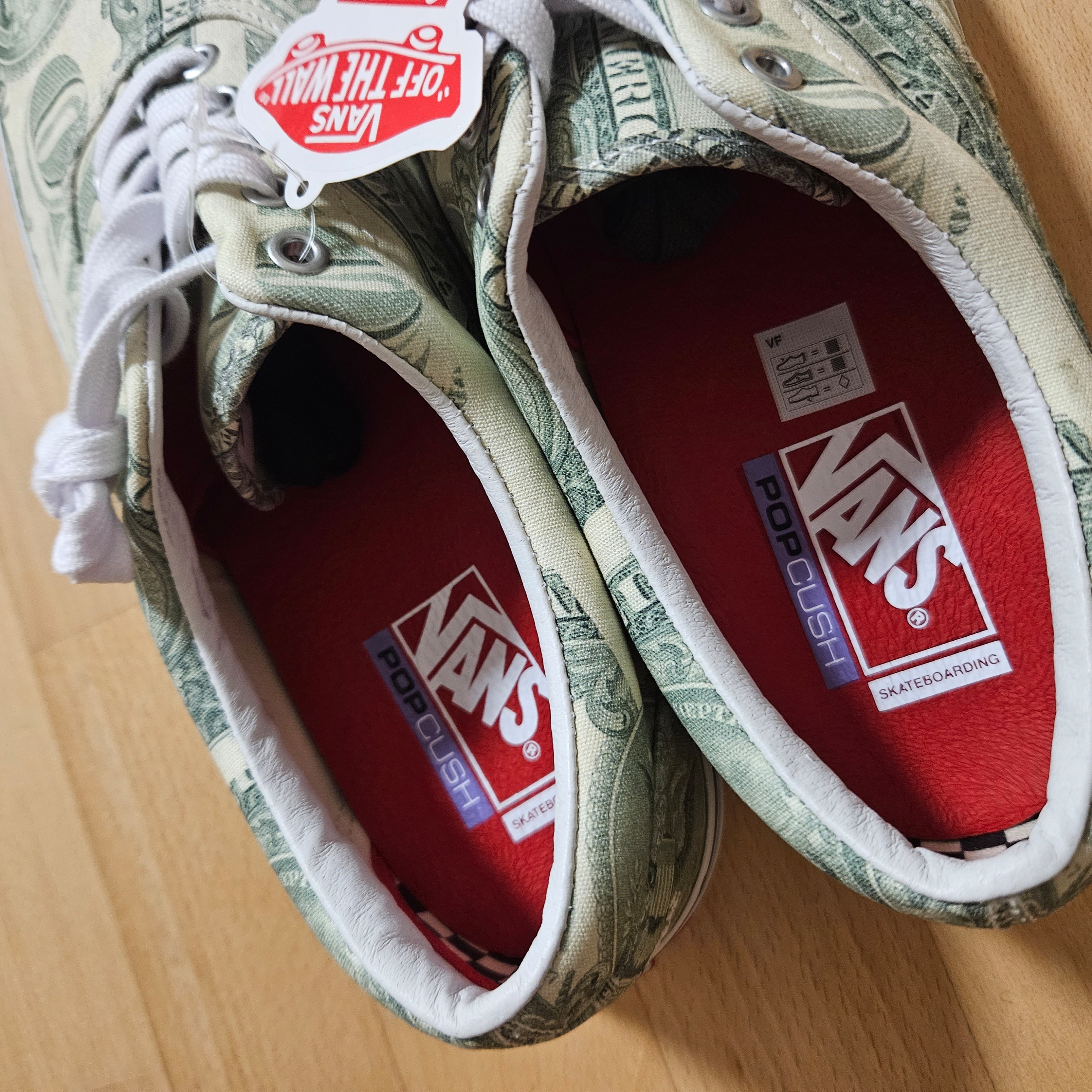 Vans x Supreme Era Dollar Green 착용 스타일 - 3