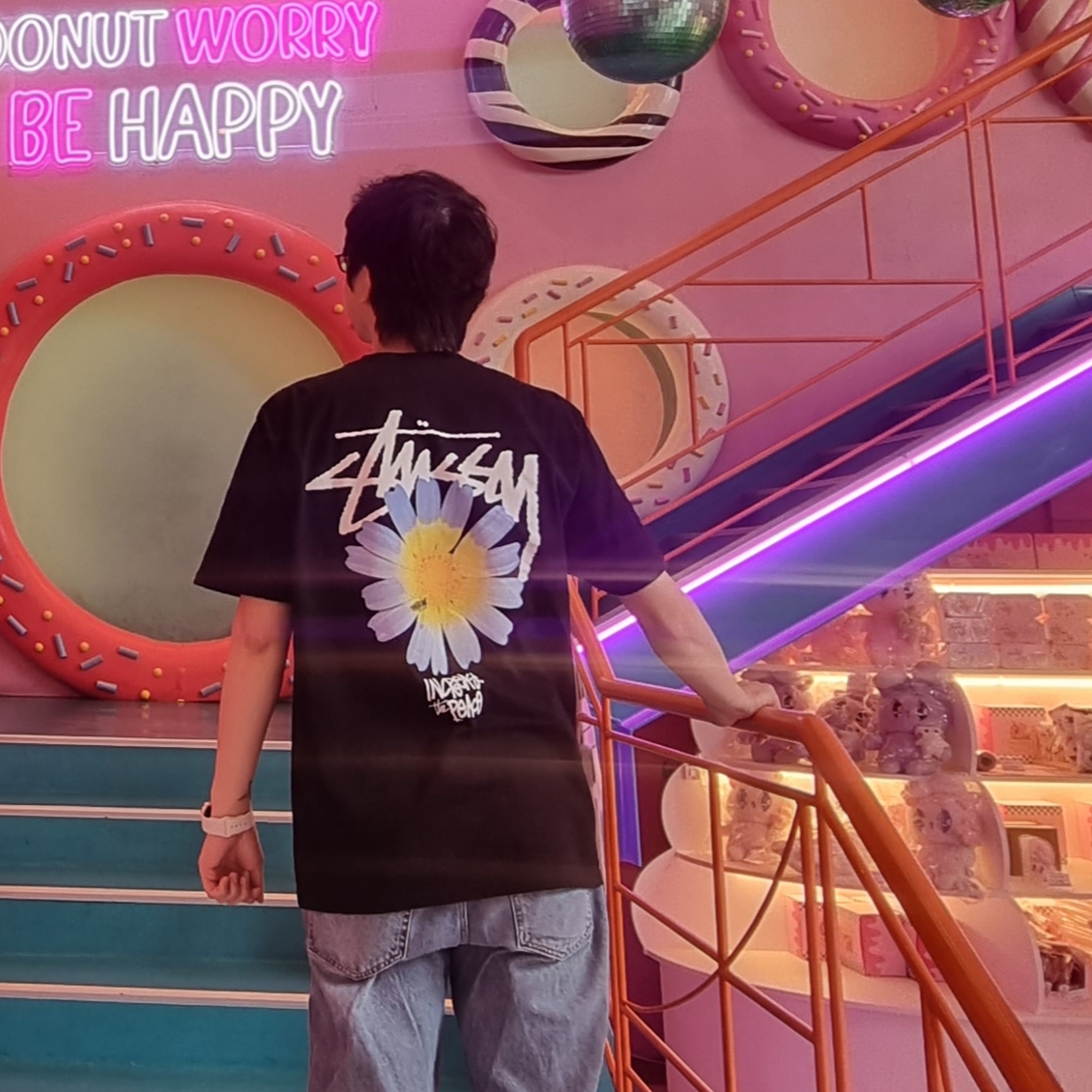 Stussy ITP Flower T-Shirt Black 착용 스타일