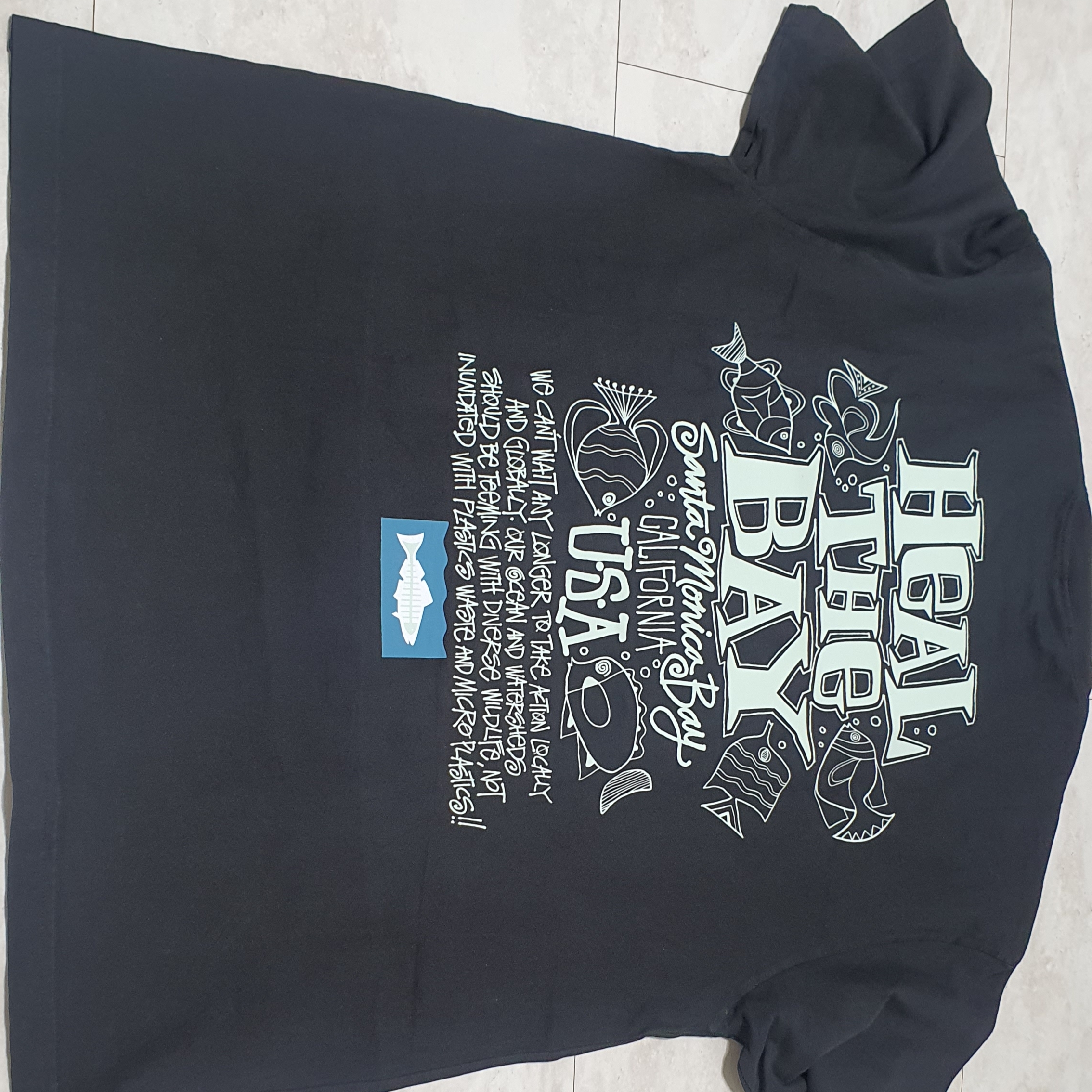 Stussy x Heal The Bay Ocean Pigment Dyed T-Shirt Black 착용 스타일 - 2