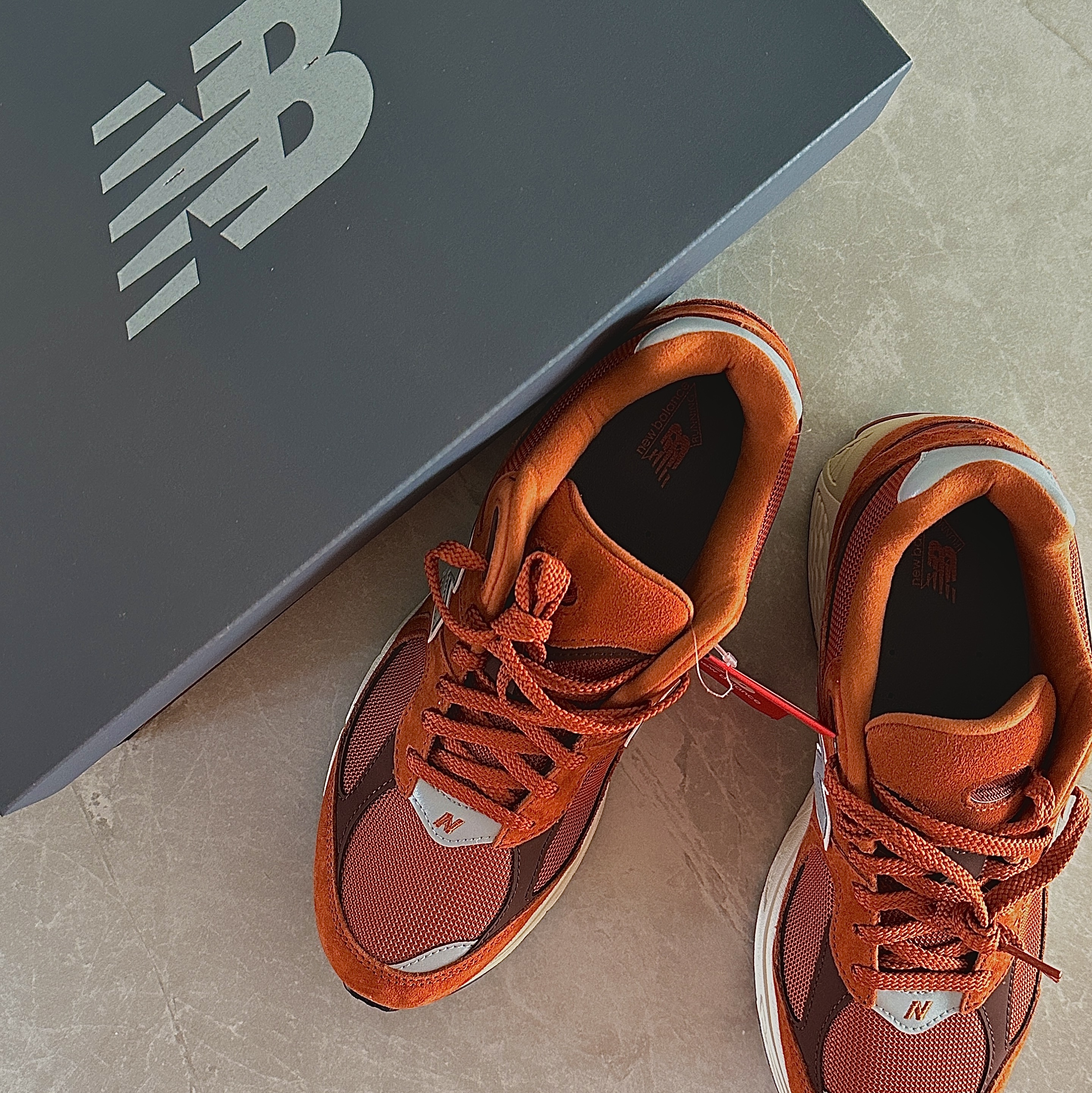 New Balance 2002R Rust Oxide 착용 스타일