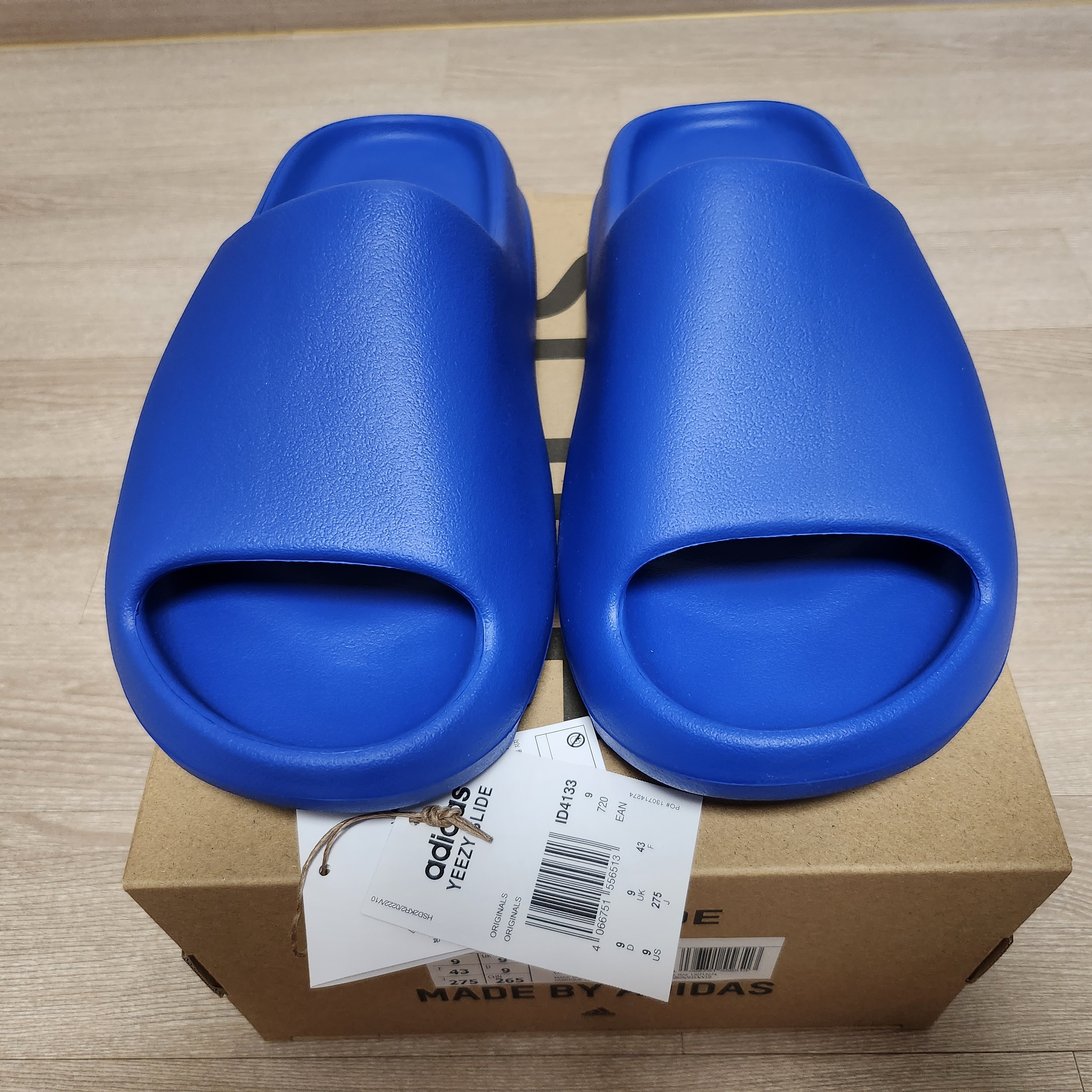Adidas Yeezy Slide Azure 착용 스타일 - 2