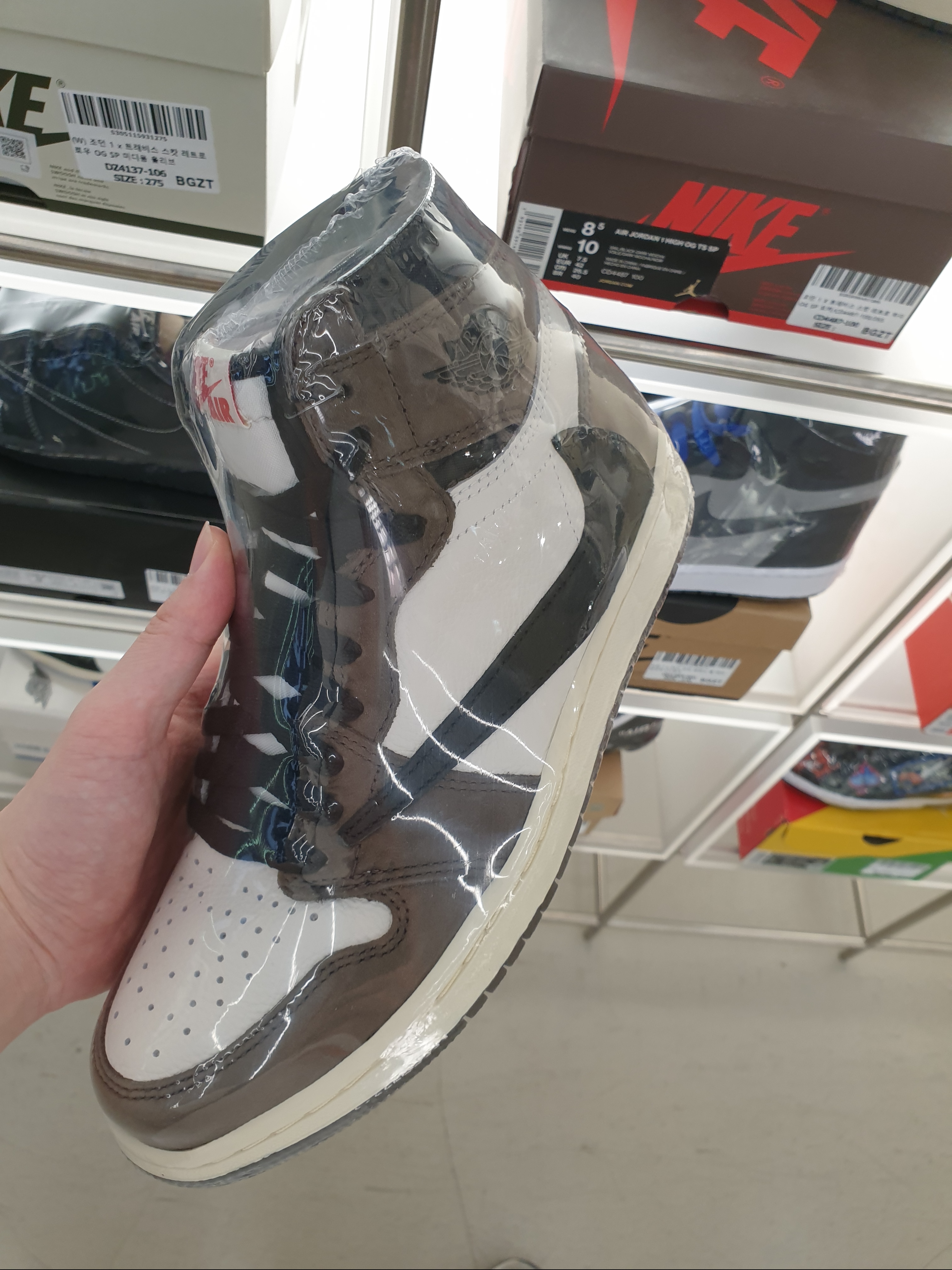 Jordan 1 x Travis Scott Retro High OG SP Mocha 착용 스타일