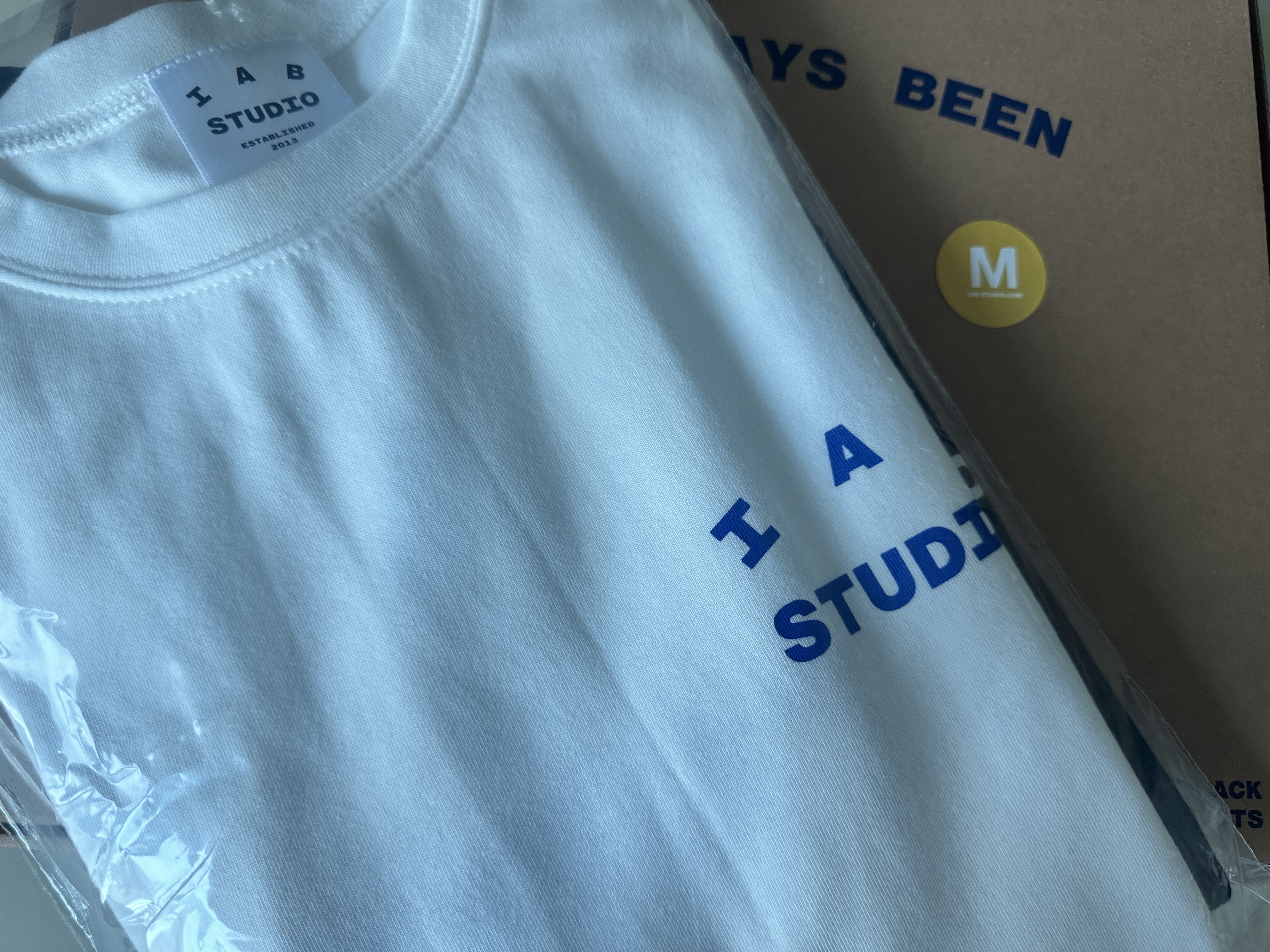IAB Studio 10th Anniversary T-Shirts Pack White & Black (2 Pack), IAB Studio 10th Anniversary T-Shirt Black 착용 스타일