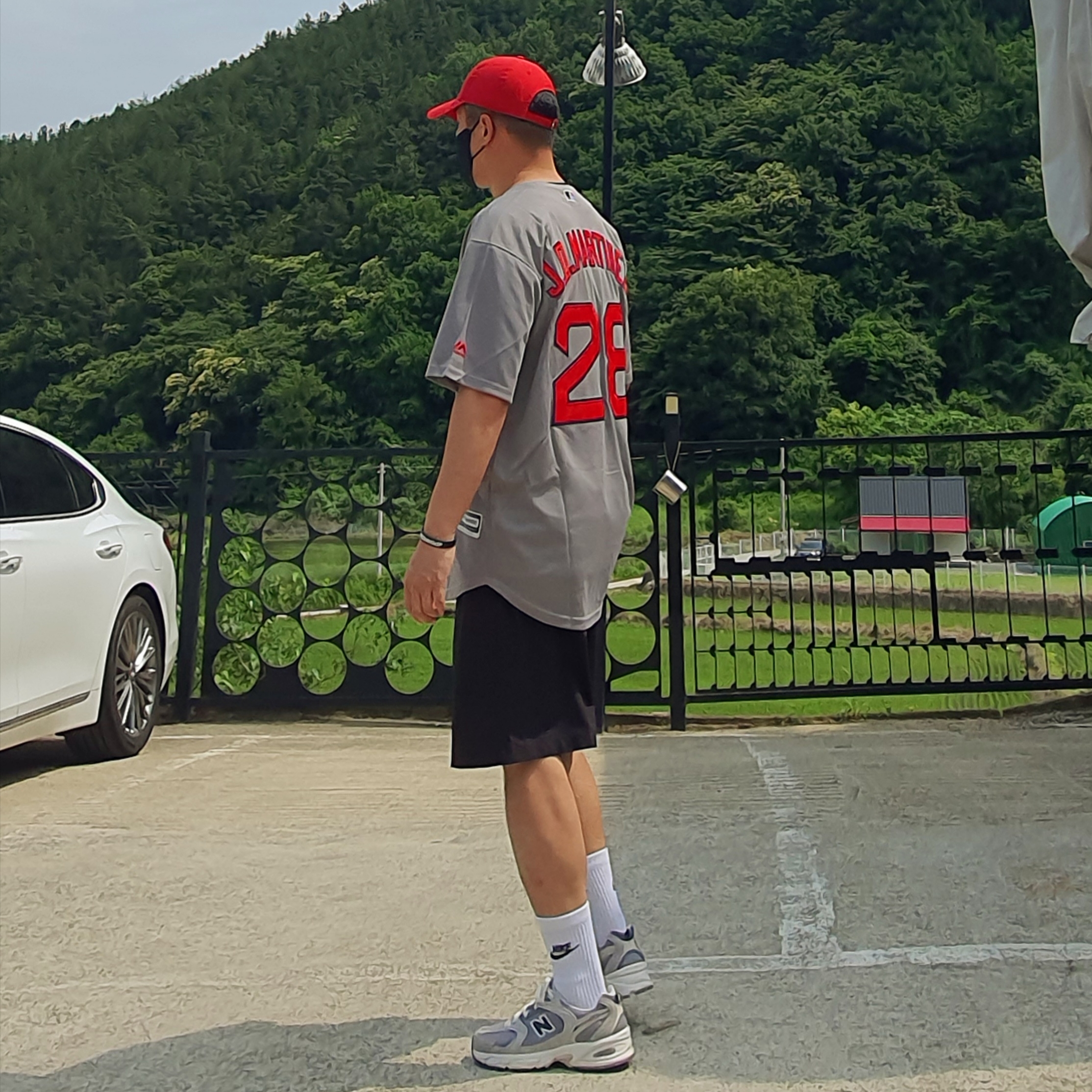 New Balance 530 Gray, Jordan Jumpman Heritage 86 Washed Cap Gym Red 착용 스타일 - 2