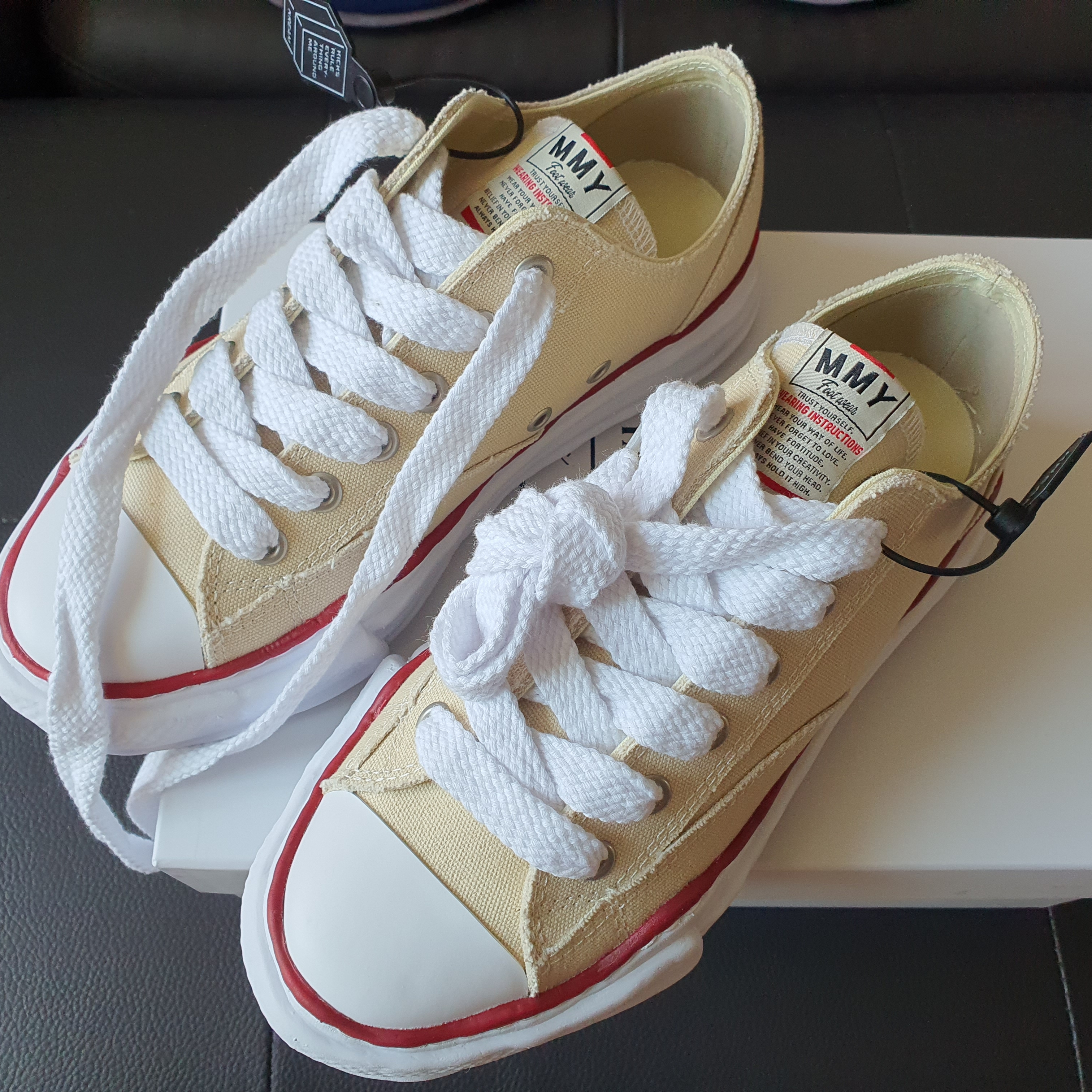 Maison Mihara Yasuhiro Peterson OG Sole Canvas Low-top Sneakers Natural 착용 스타일