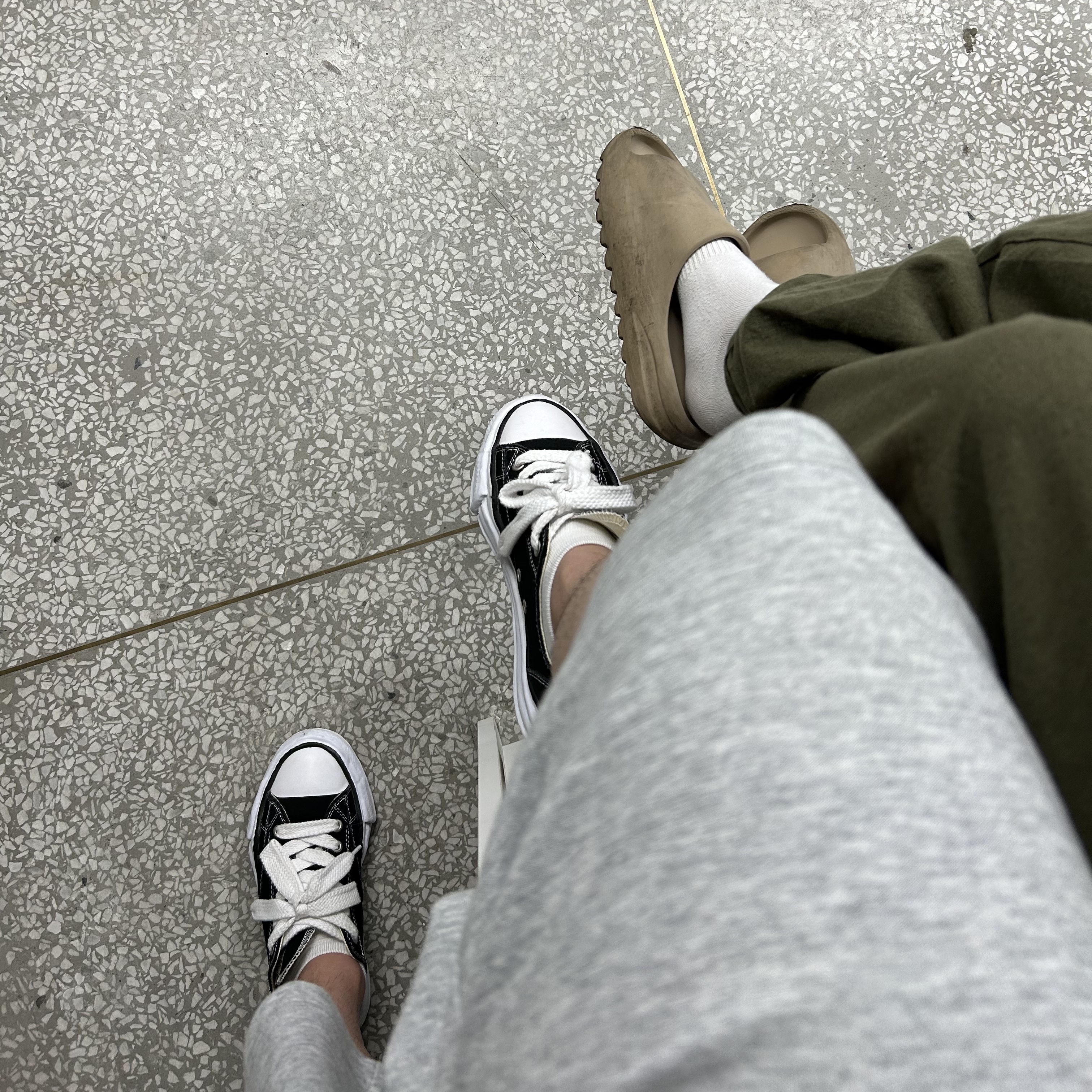 Maison Mihara Yasuhiro Peterson OG Sole Canvas Low Sneakers Black, Adidas Yeezy Slide Pure 착용 스타일