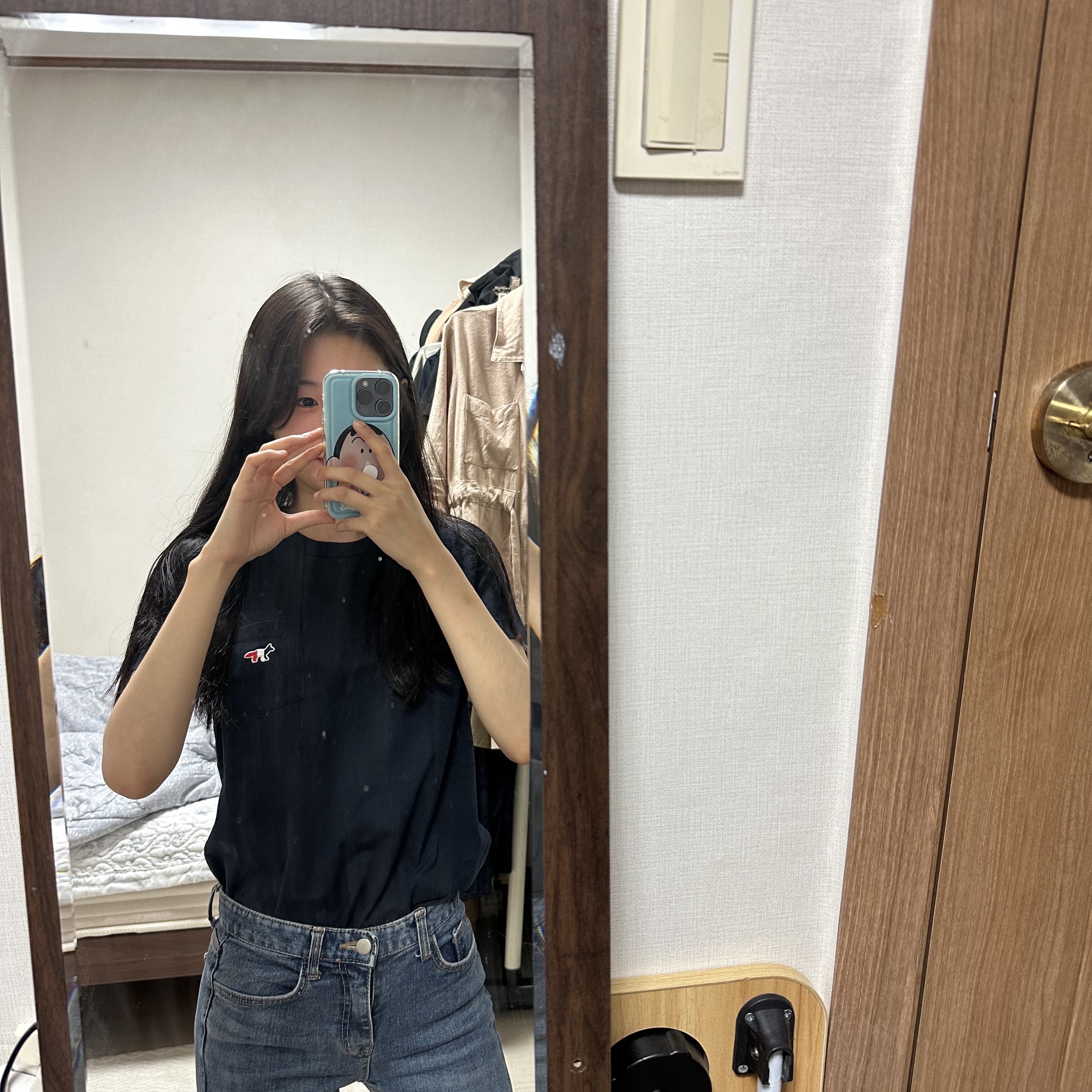 (W) Maison Kitsune Tricolor Fox Patch Classic Pocket T-Shirt Navy 착용 스타일 - 1