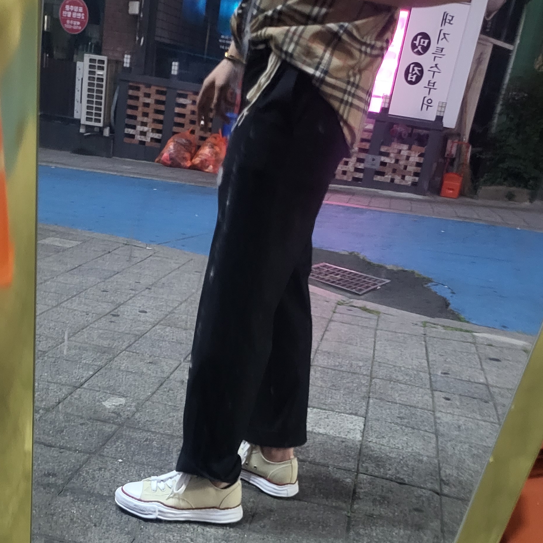 Maison Mihara Yasuhiro Peterson OG Sole Canvas Low-top Sneakers Natural, Burberry Short Sleeve Check Cotton Poplin Shirt Archive Beige 착용 스타일