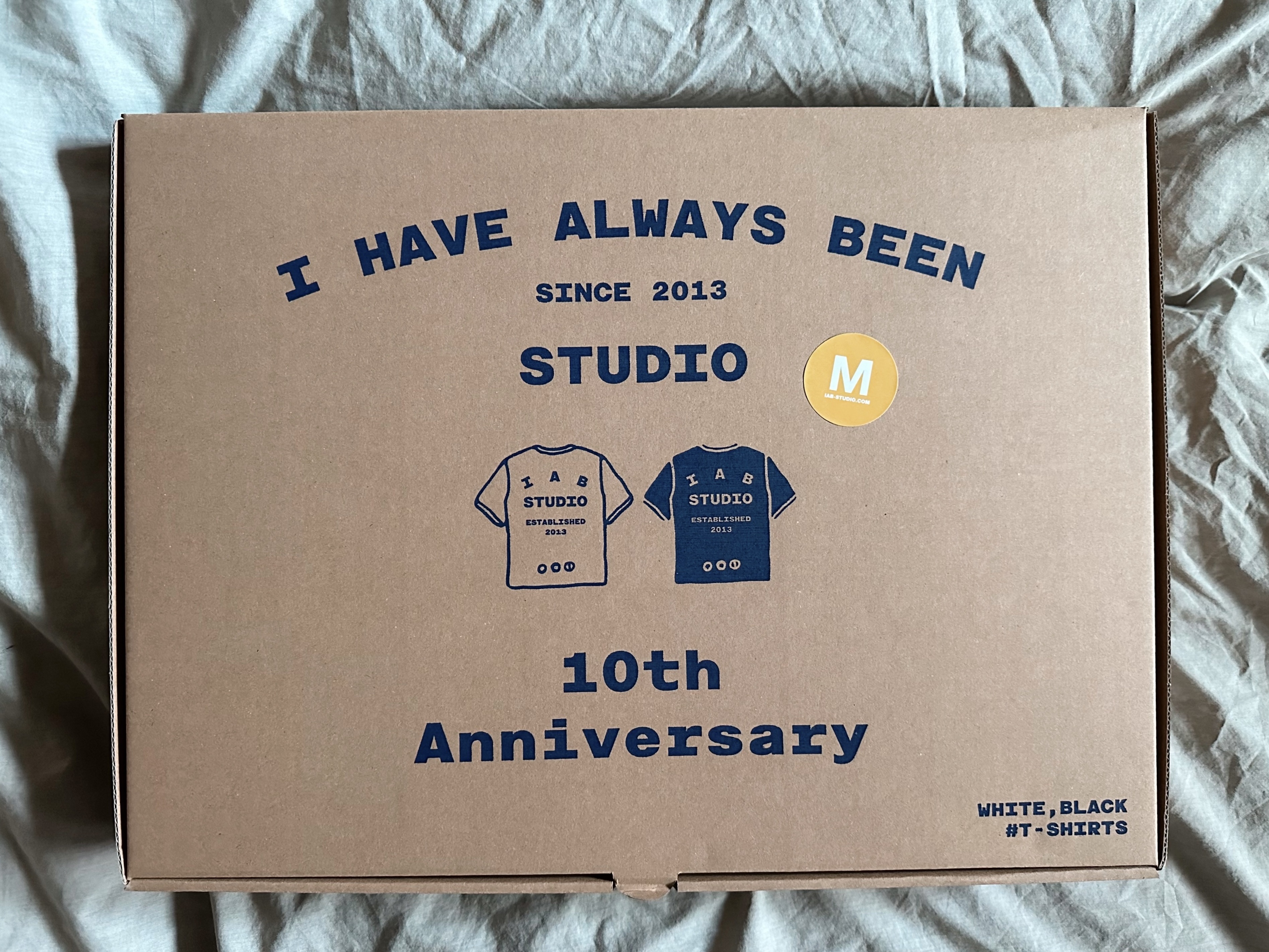 IAB Studio 10th Anniversary T-Shirts Pack White & Black (2 Pack) 착용 스타일 - 4