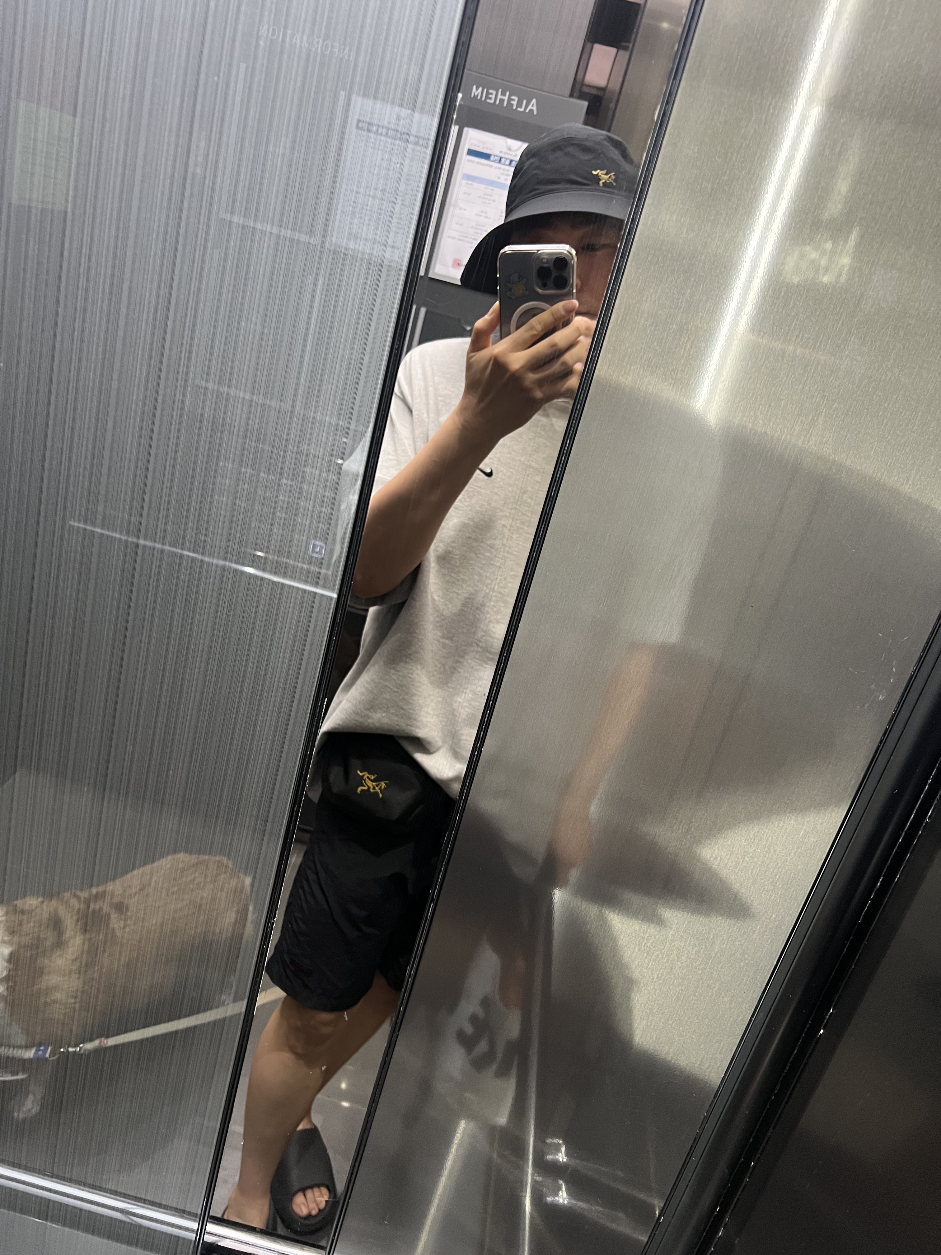 Arc'teryx Mantis 1 Waistpack Black, Nike x Kim Jones Oversized T-Shirt Grey Heather - US/EU 착용 스타일