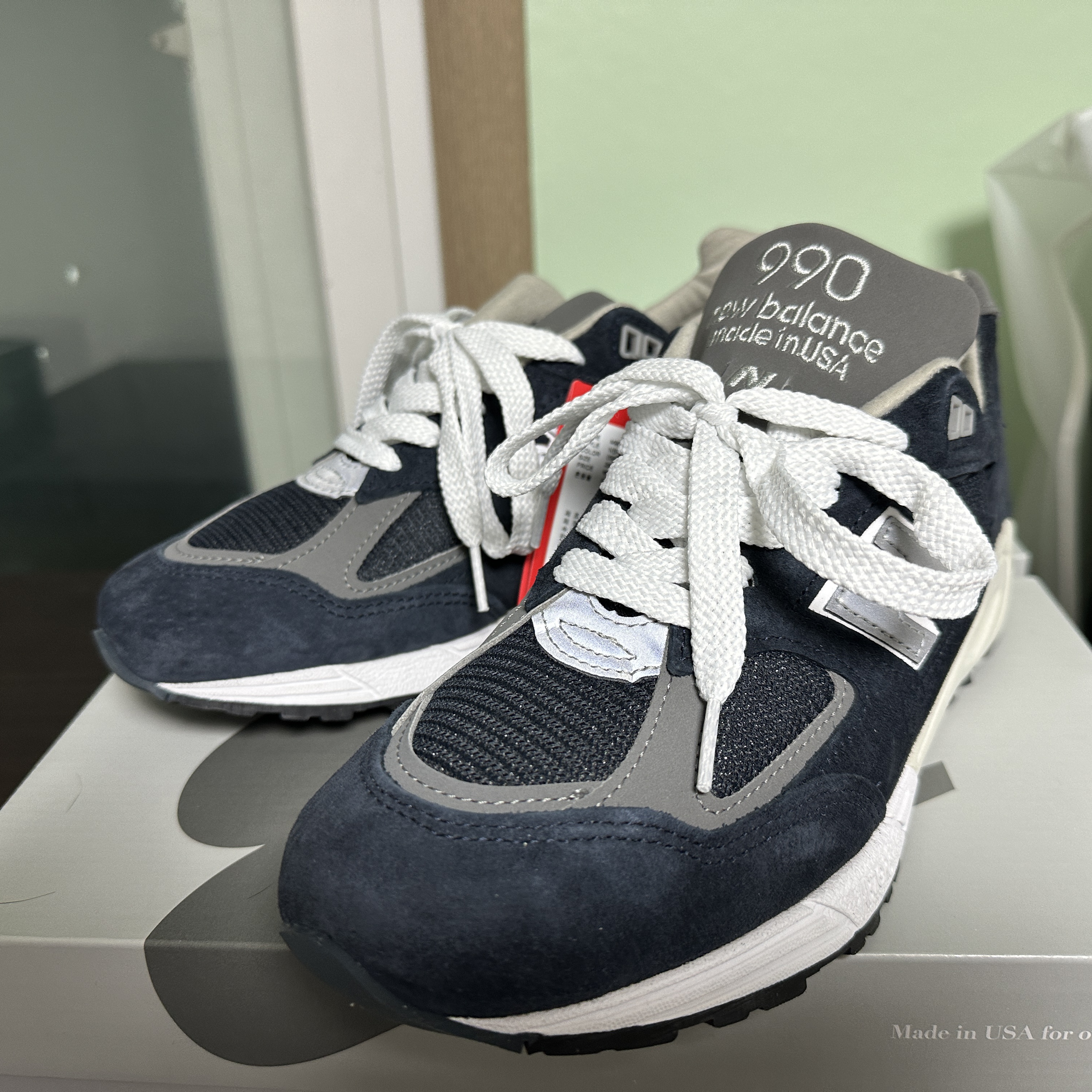 New Balance 990v2 Made in USA Navy 착용 스타일 - 1
