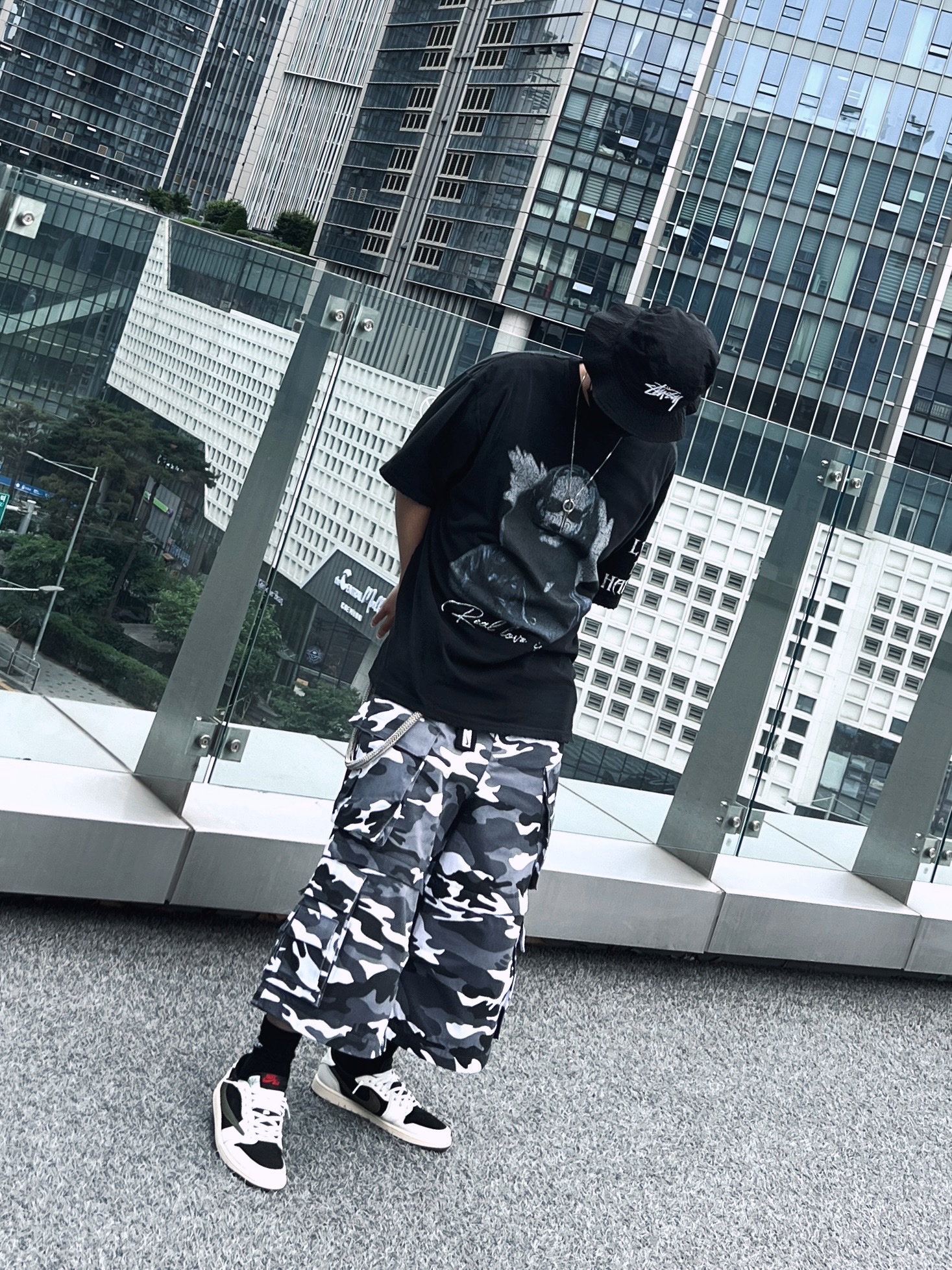 (W) Jordan 1 x Travis Scott Retro Low OG SP Medium Olive, Nike x Stussy Bucket Hat Black 착용 스타일 - 1
