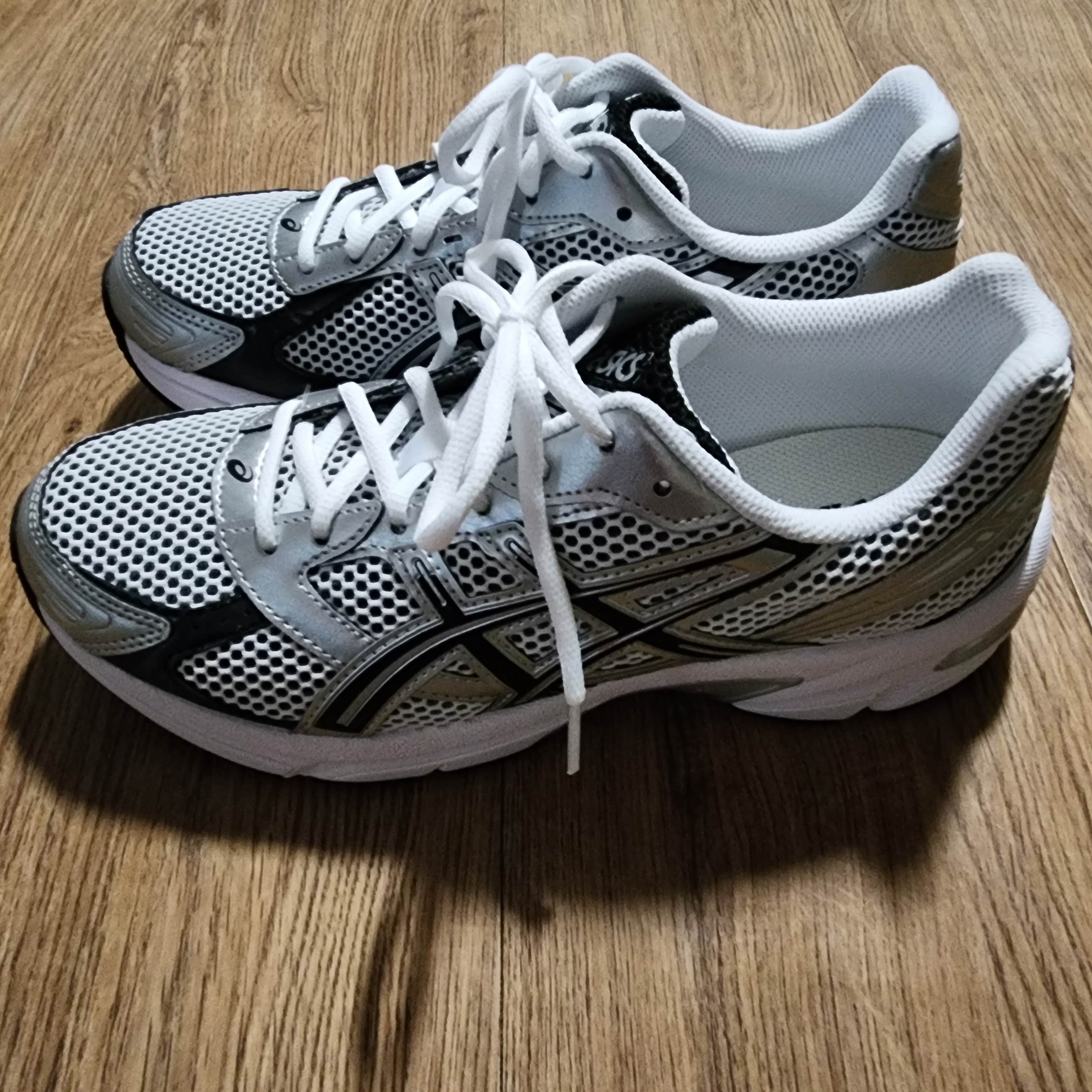 Asics Gel-1130 White Black 착용 스타일 - 2