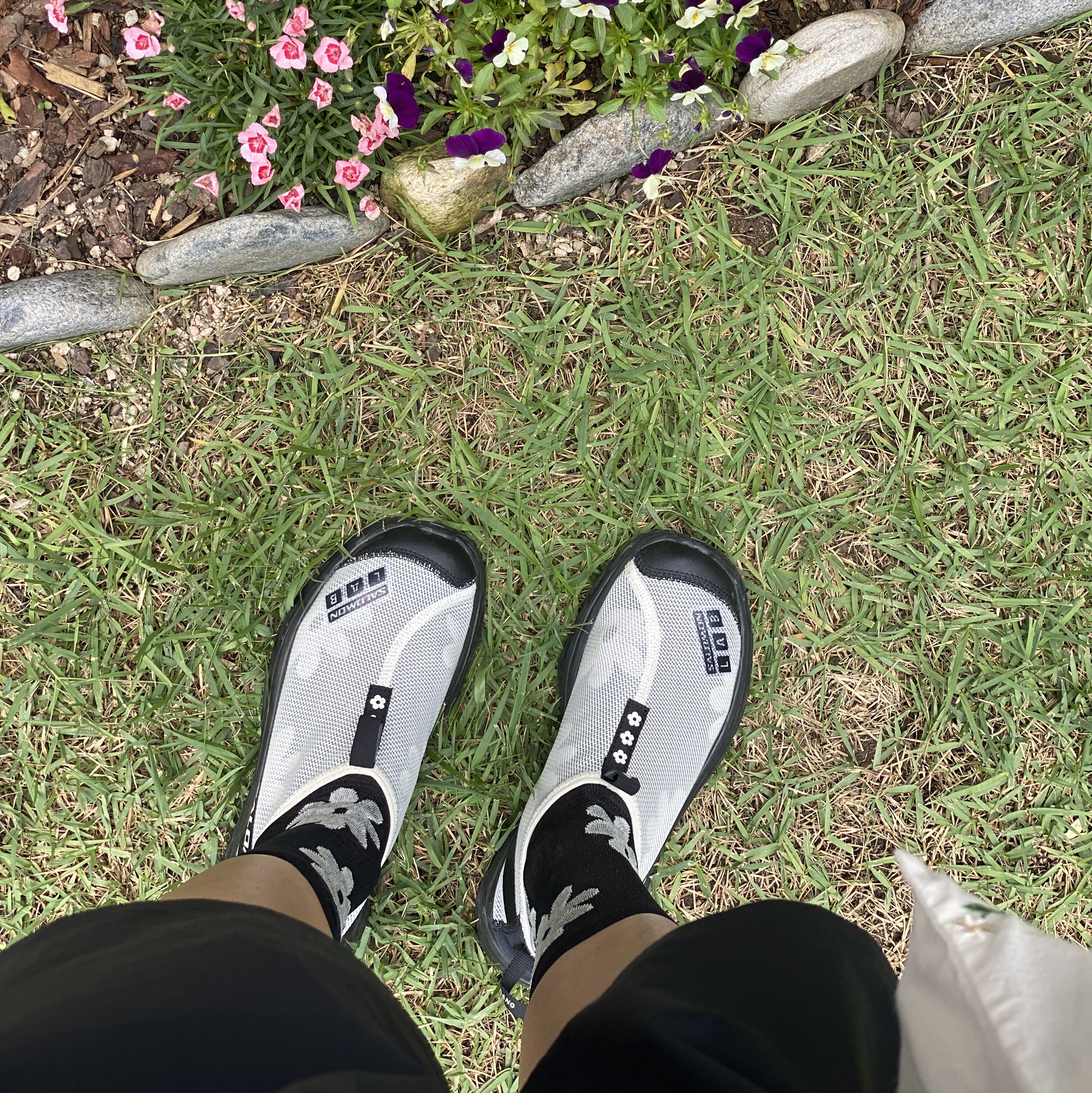 Salomon x Sandy Liang RX Moc 3.0 Black White 착용 스타일 - 1