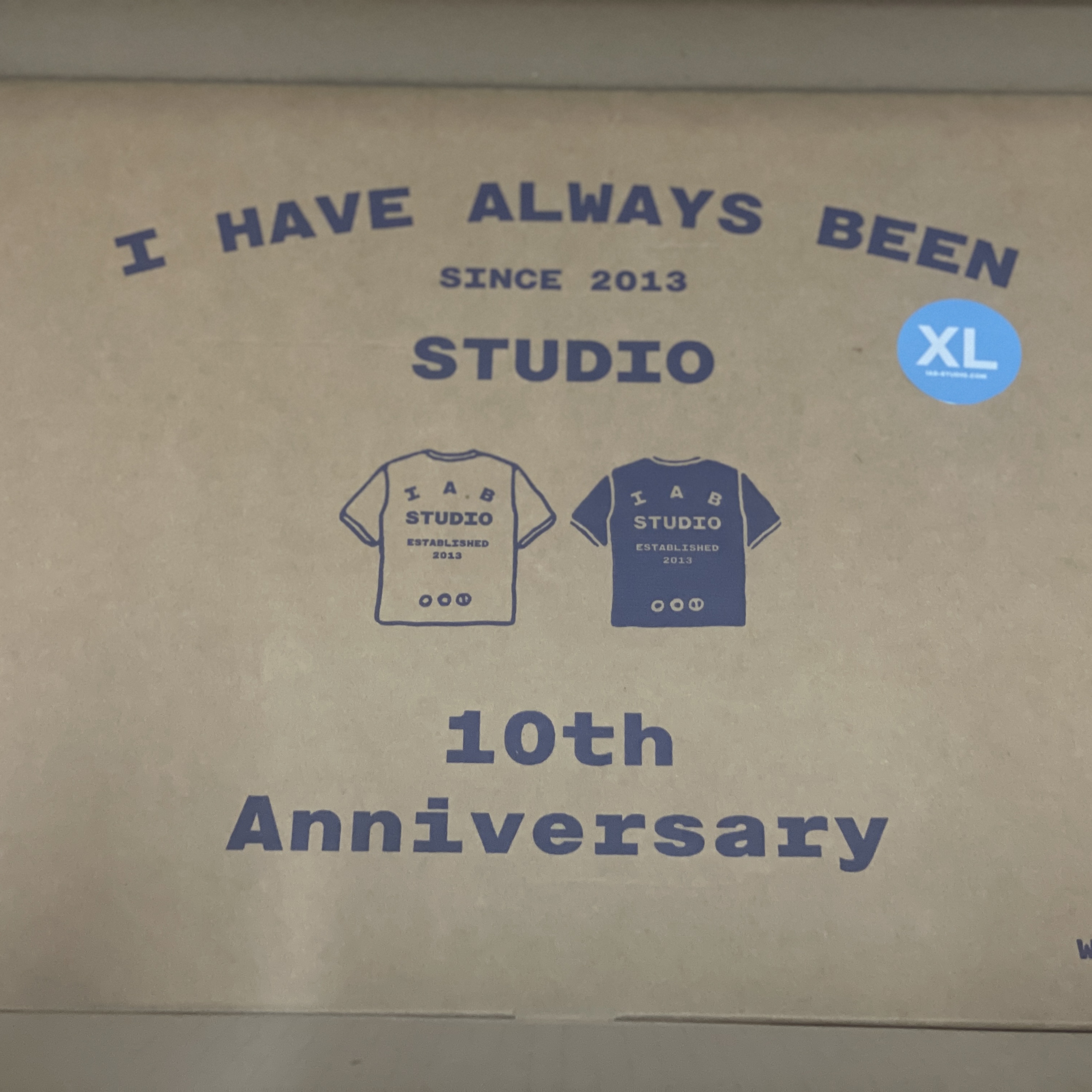 IAB Studio 10th Anniversary T-Shirts Pack White & Black (2 Pack) 착용 스타일