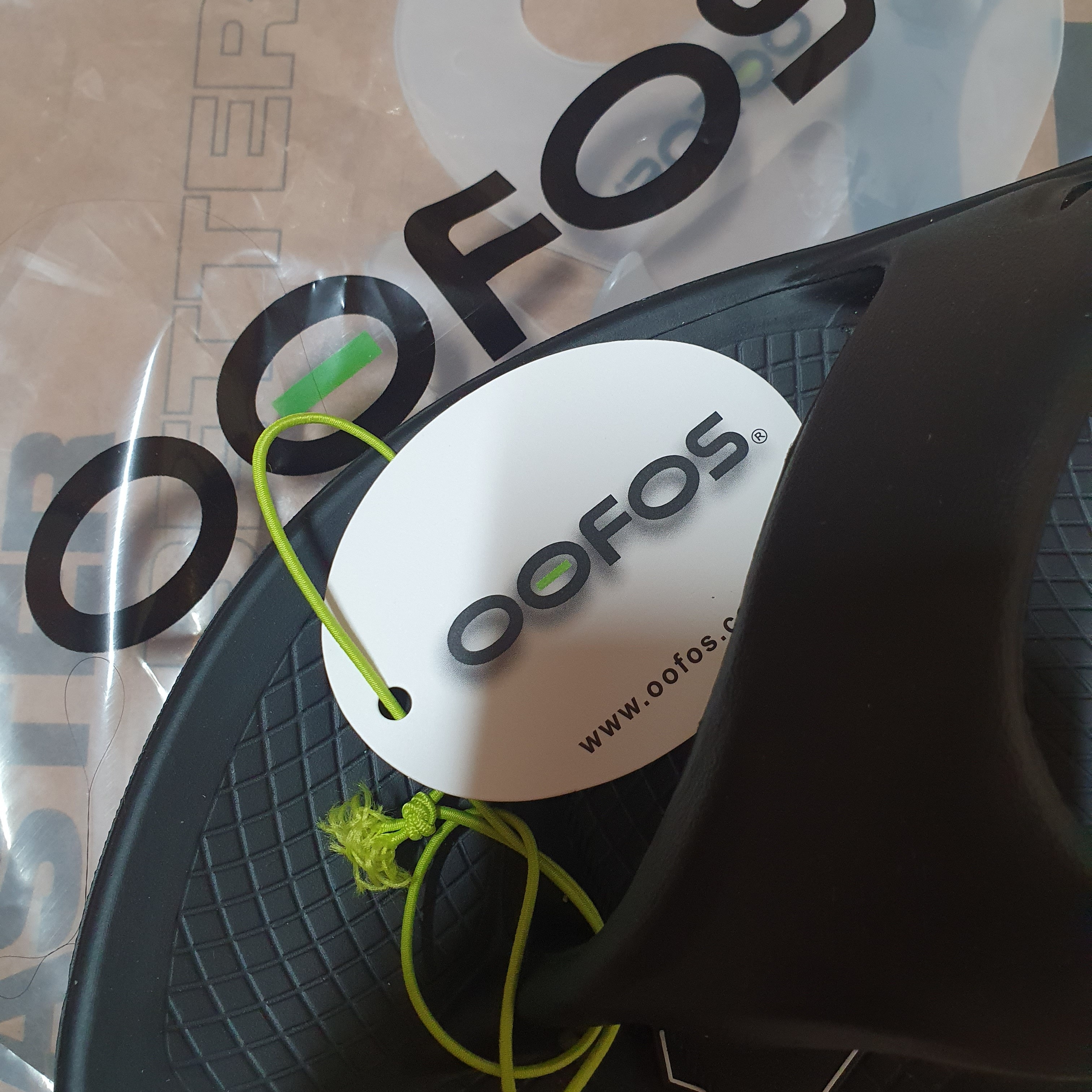 Oofos OOriginal Black 착용 스타일