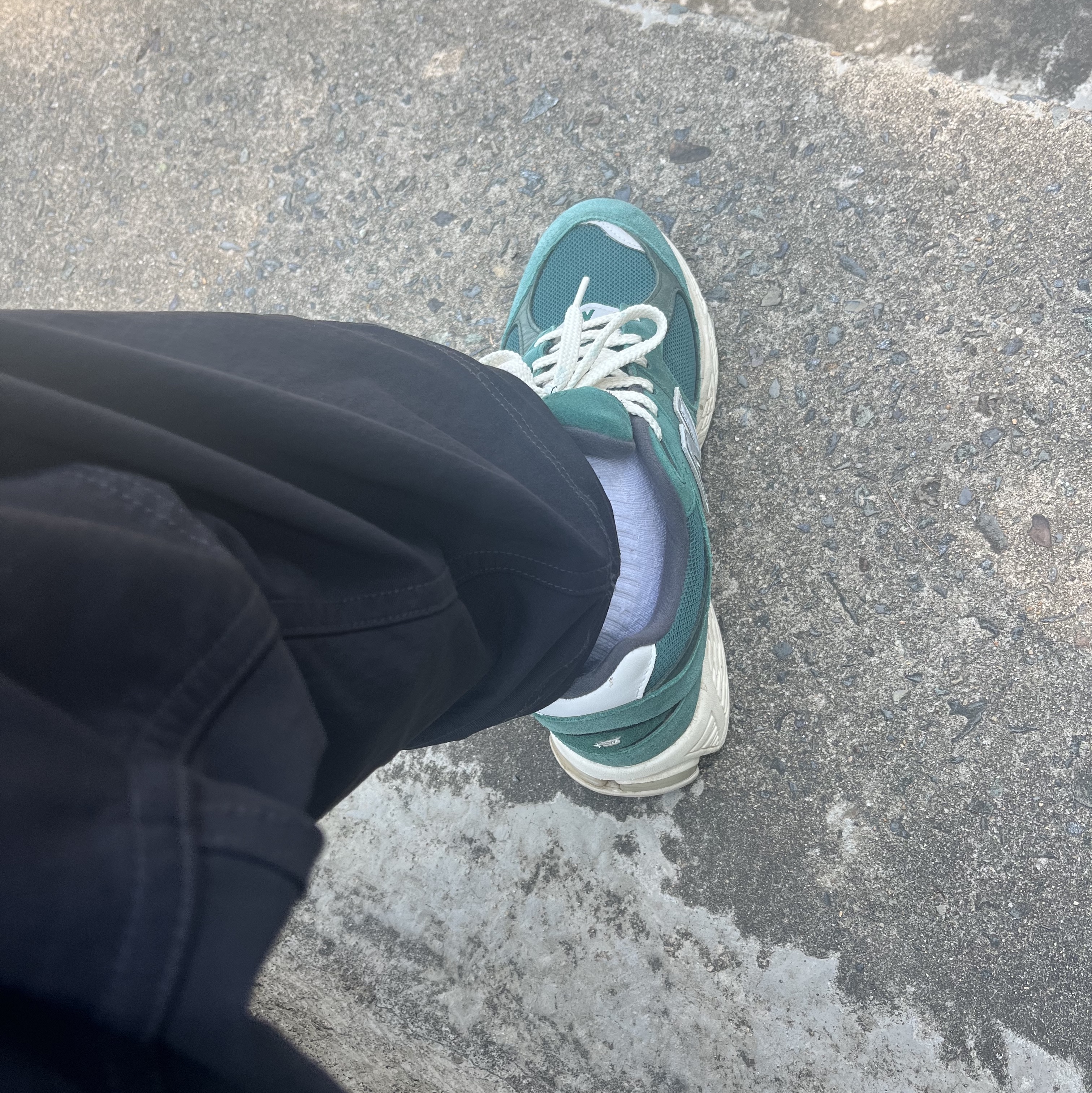 New Balance 2002R Nightwatch Green, Nike ACG Smith Summit Cargo Pants Black - Asia 착용 스타일