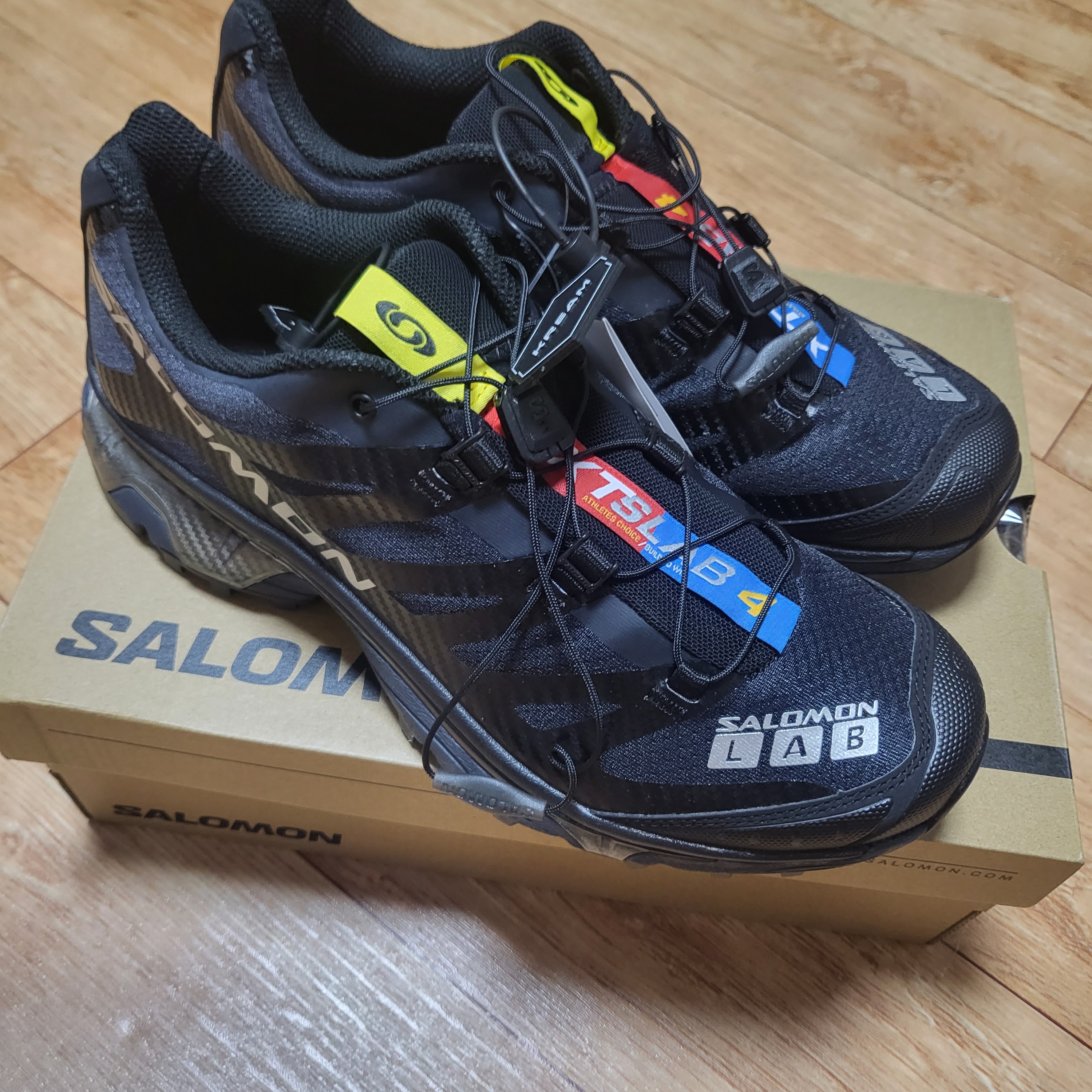 Salomon XT-4 Black Silver Metallic 착용 스타일