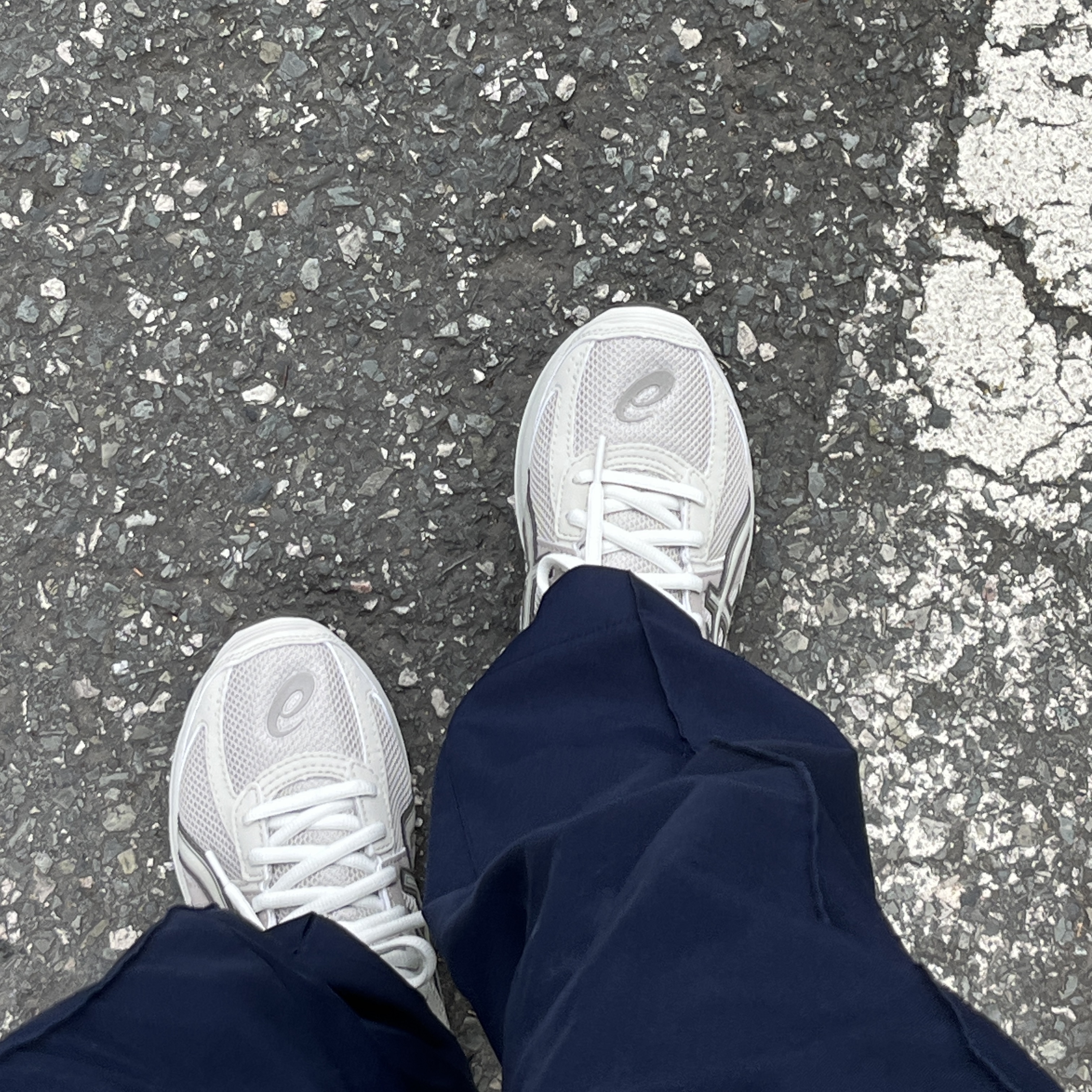 Asics Jog 100 S Birch - 2E Wide 착용 스타일