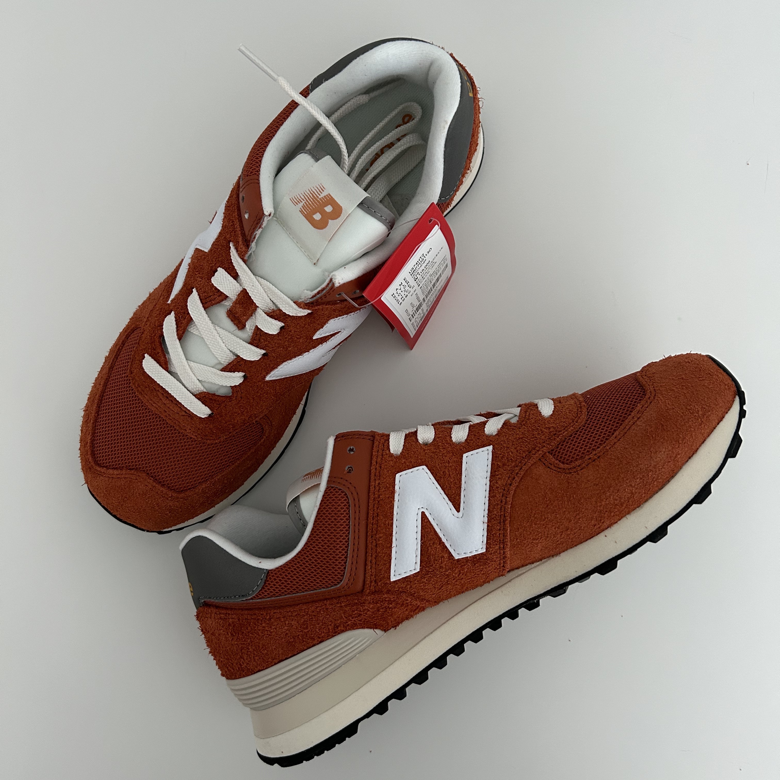 New Balance 574 Heritage Orange Burst White 착용 스타일